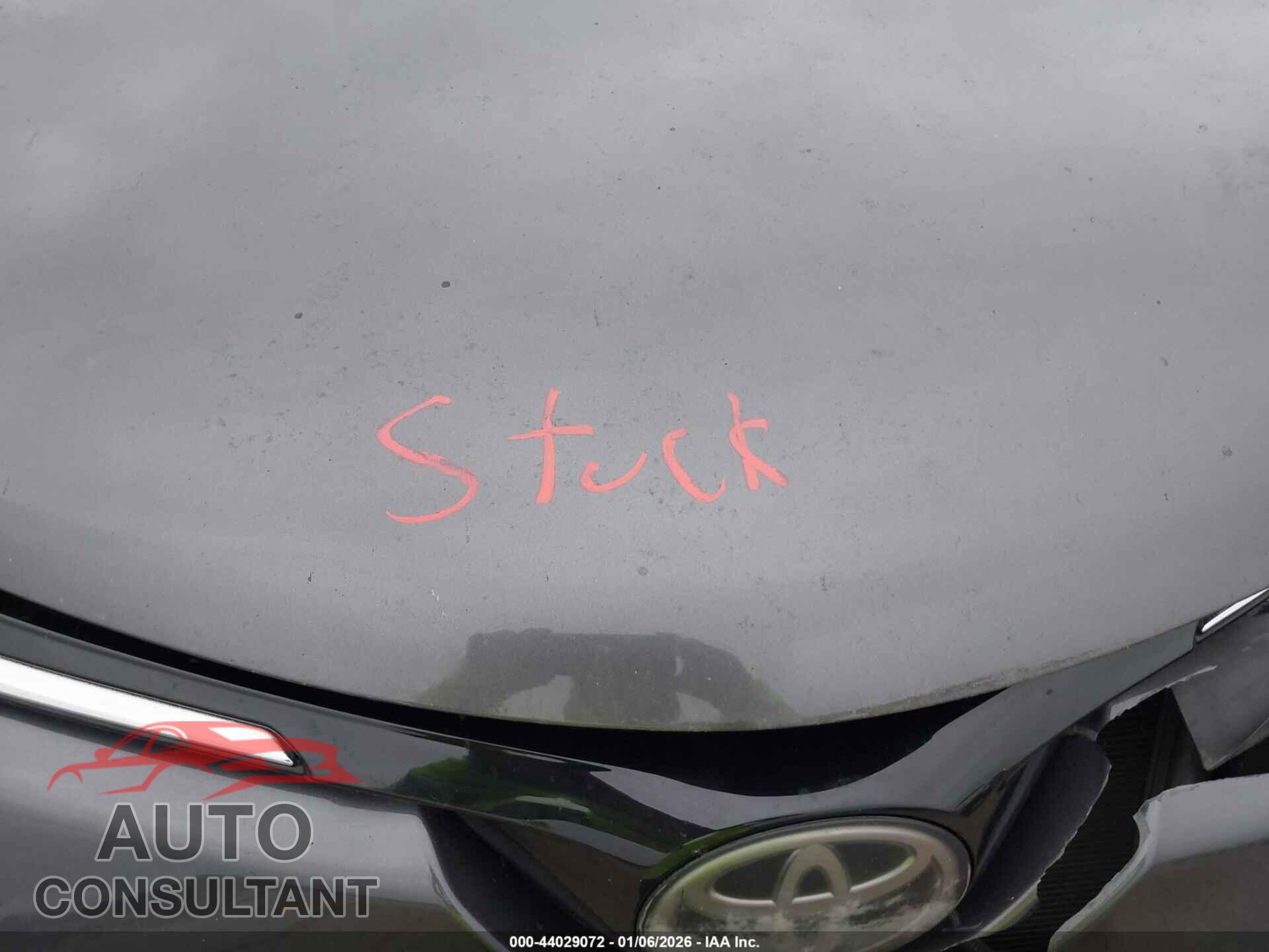 TOYOTA RAV4 2017 - JTMBFREV6HJ149373