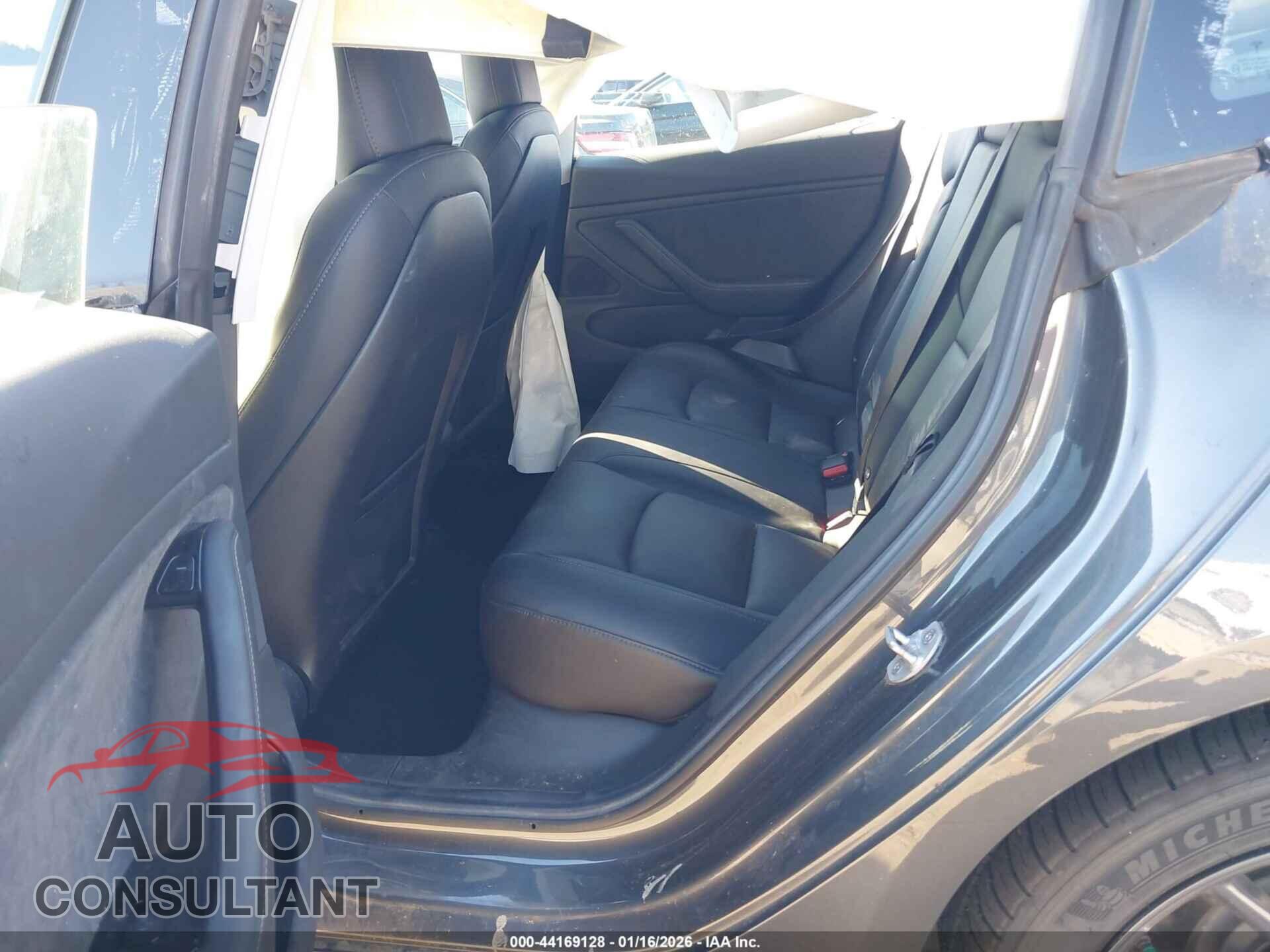 TESLA MODEL 3 2018 - 5YJ3E1EA3JF048147