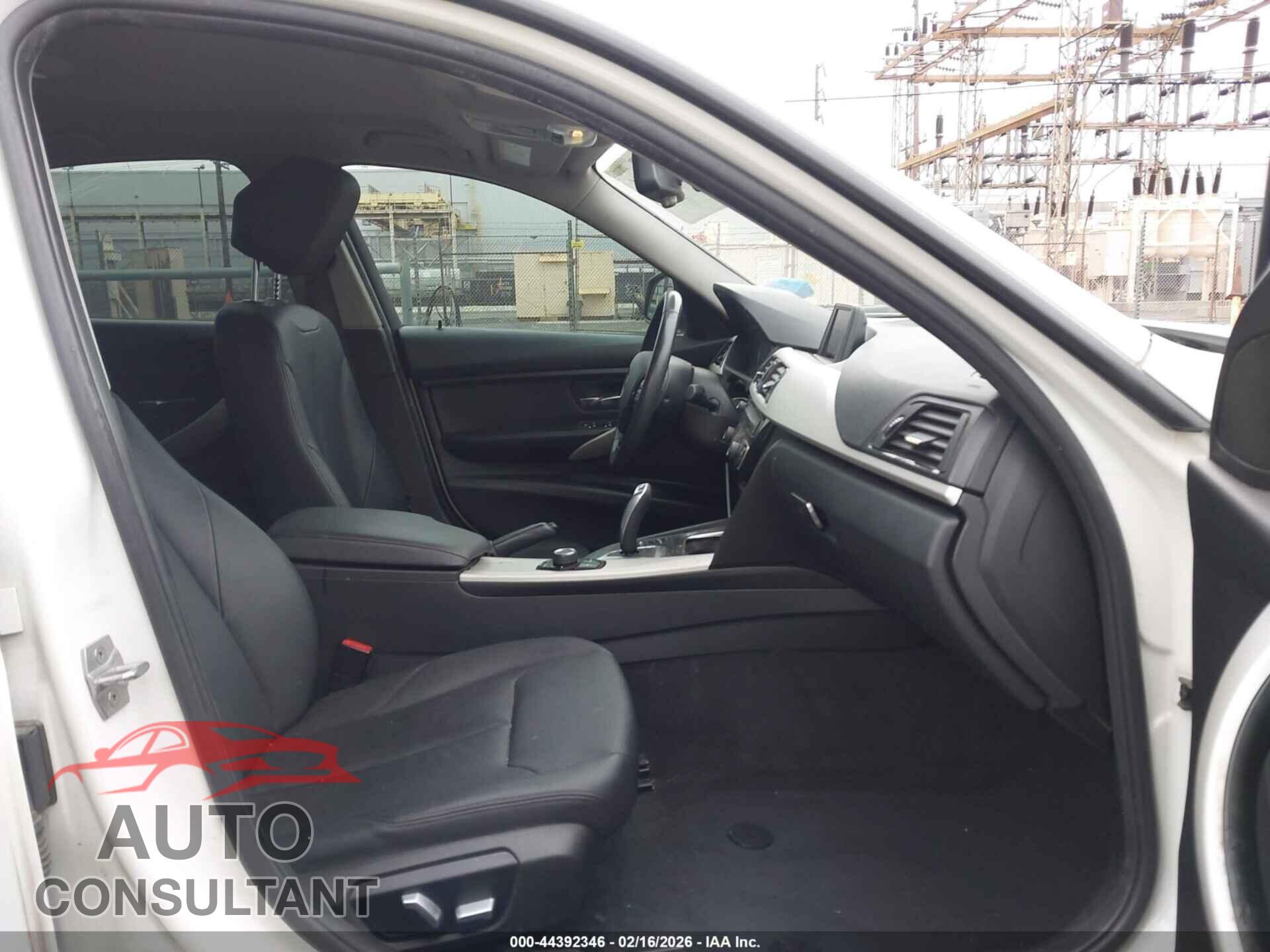 BMW 320I 2017 - WBA8E1G32HNU17285