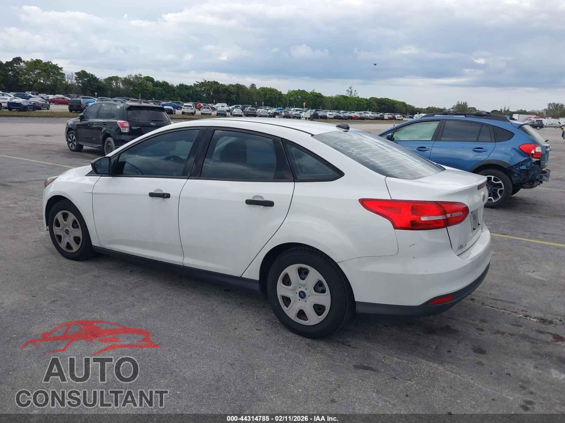 FORD FOCUS 2015 - 1FADP3E21FL362568