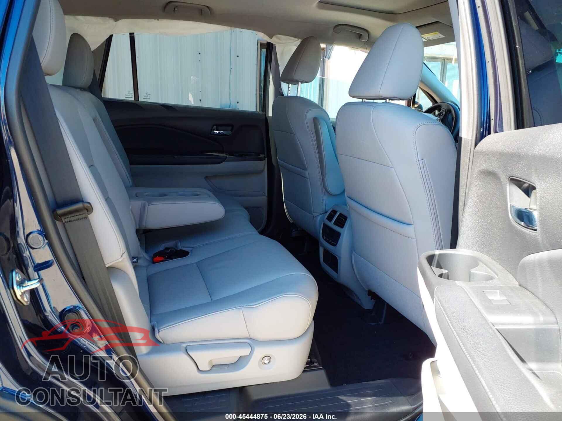 HONDA PILOT 2018 - 5FNYF6H61JB043360