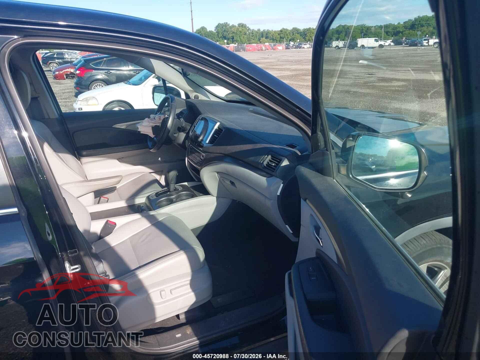 HONDA PILOT 2017 - 5FNYF6H50HB073029