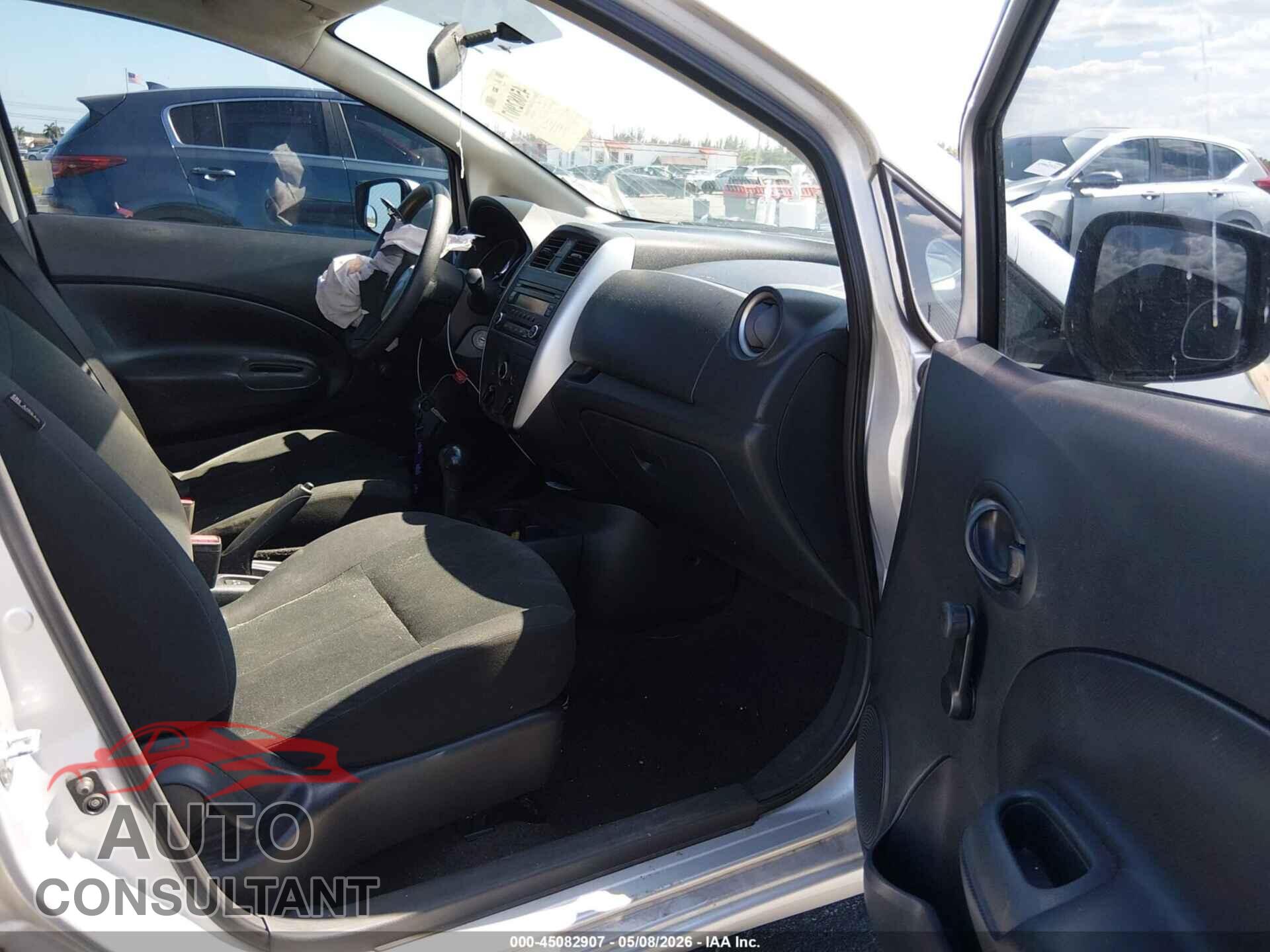 NISSAN VERSA NOTE 2015 - 3N1CE2CP8FL357301