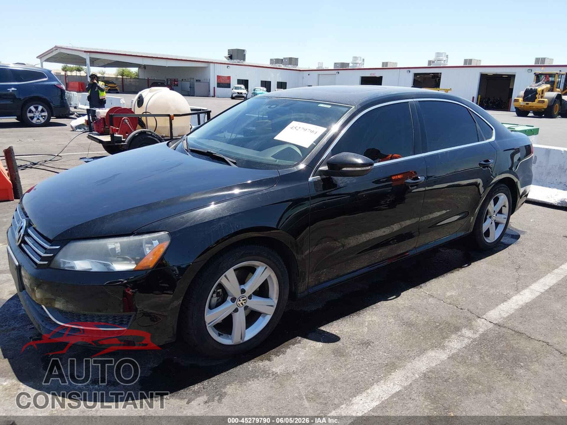 VOLKSWAGEN PASSAT 2012 - 1VWBP7A38CC069329