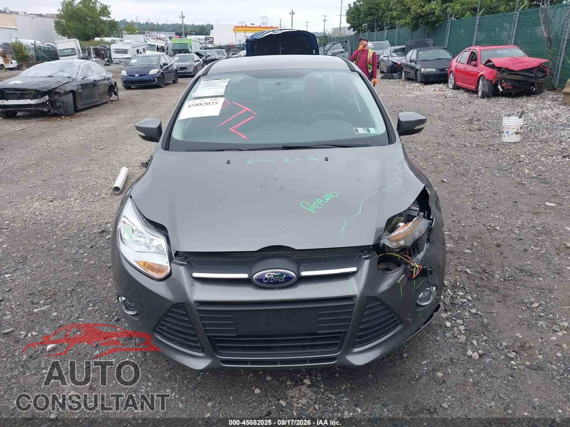 FORD FOCUS 2014 - 1FADP3F2XEL201715