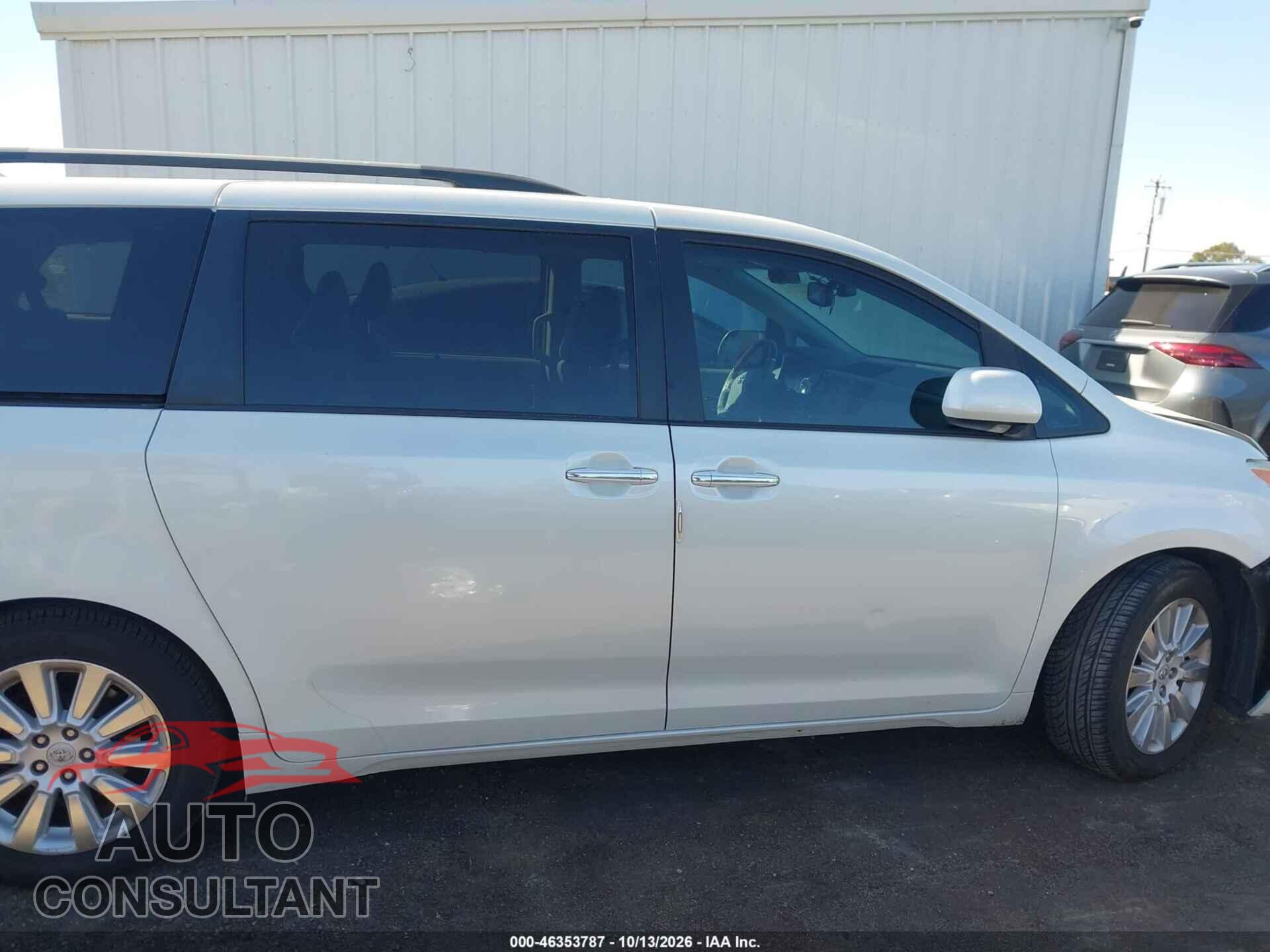 TOYOTA SIENNA 2011 - 5TDYK3DC8BS037963
