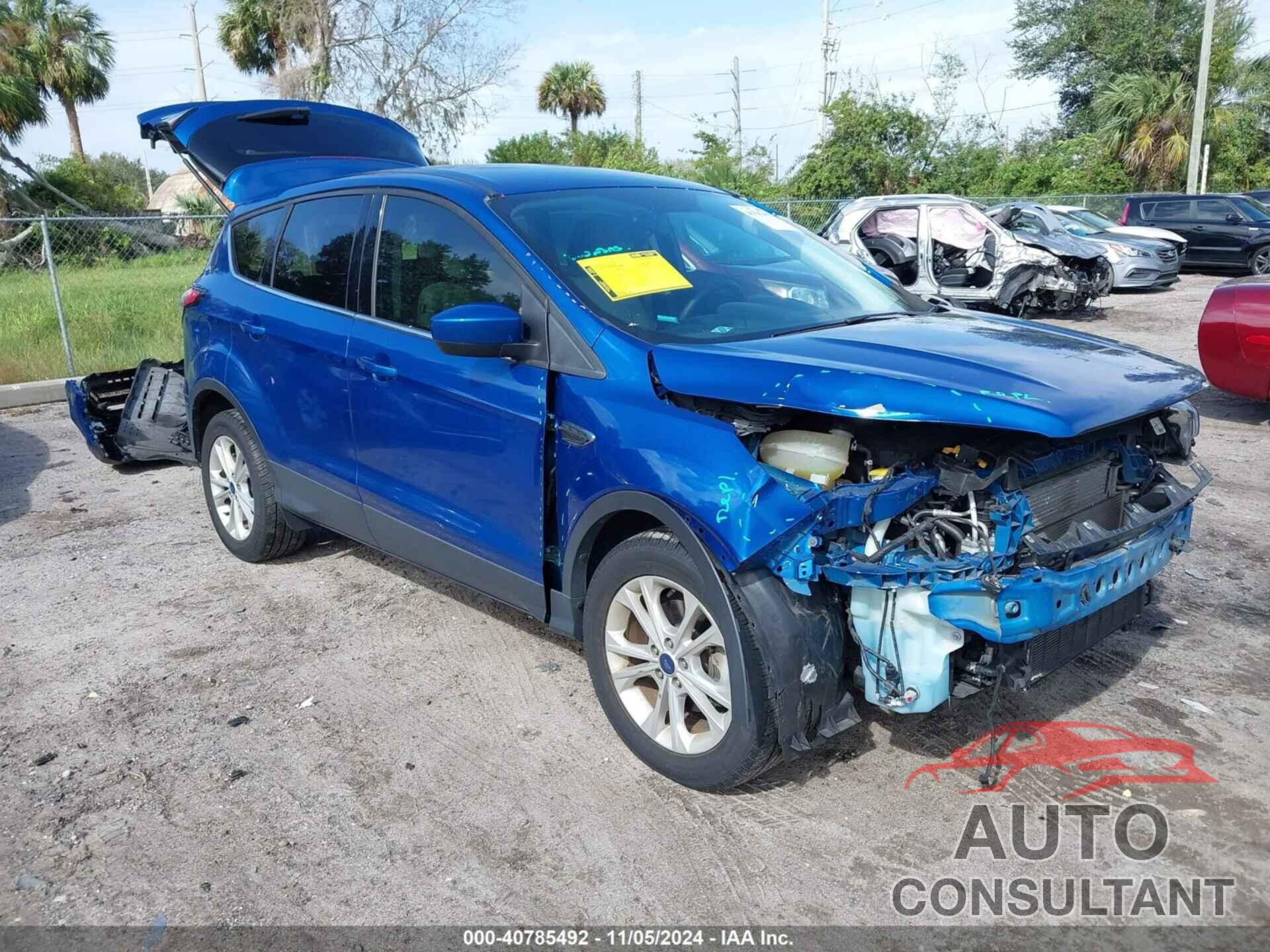 FORD ESCAPE 2017 - 1FMCU0GD2HUC31573