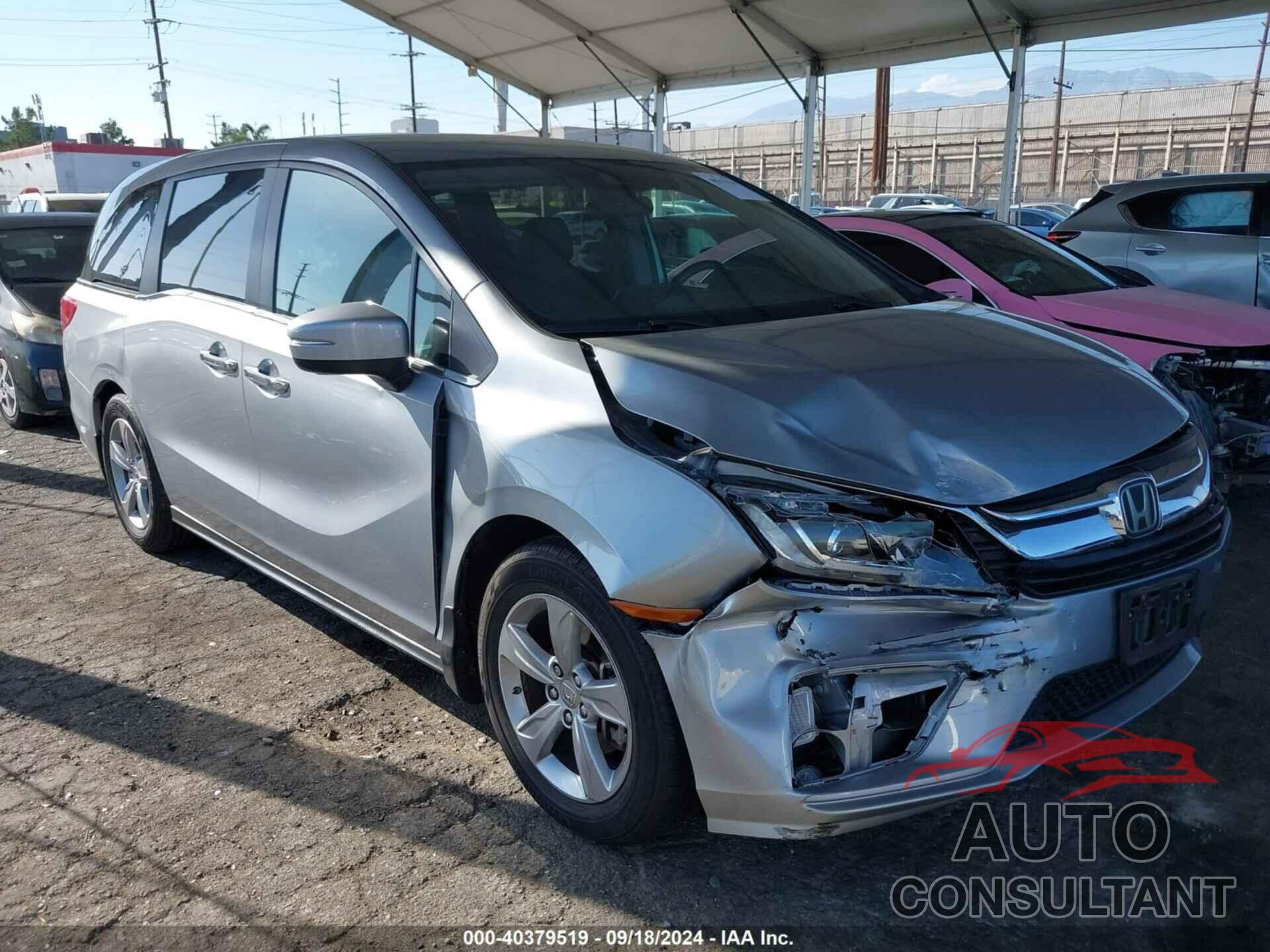 HONDA ODYSSEY 2018 - 5FNRL6H51JB026157