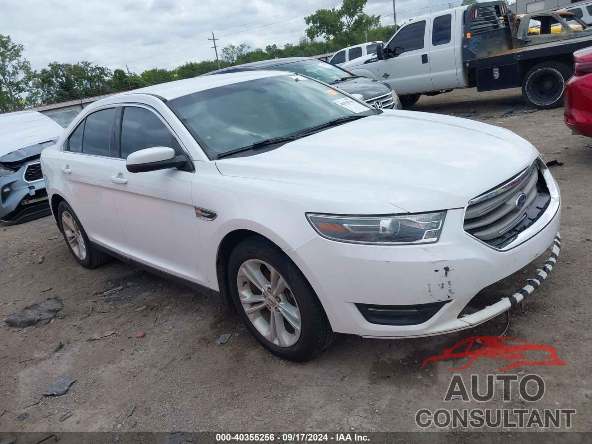 FORD TAURUS 2018 - 1FAHP2E84JG131066