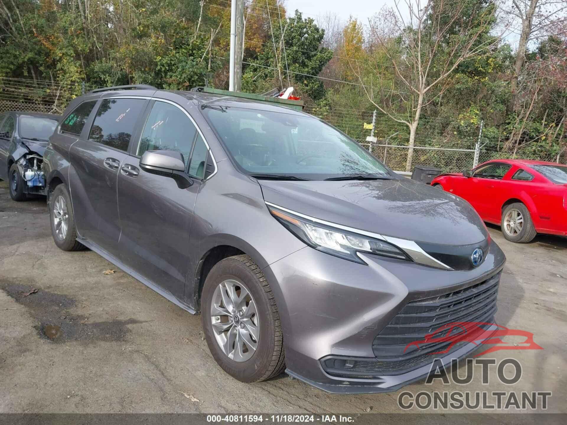 TOYOTA SIENNA 2023 - 5TDKSKFC8PS077495