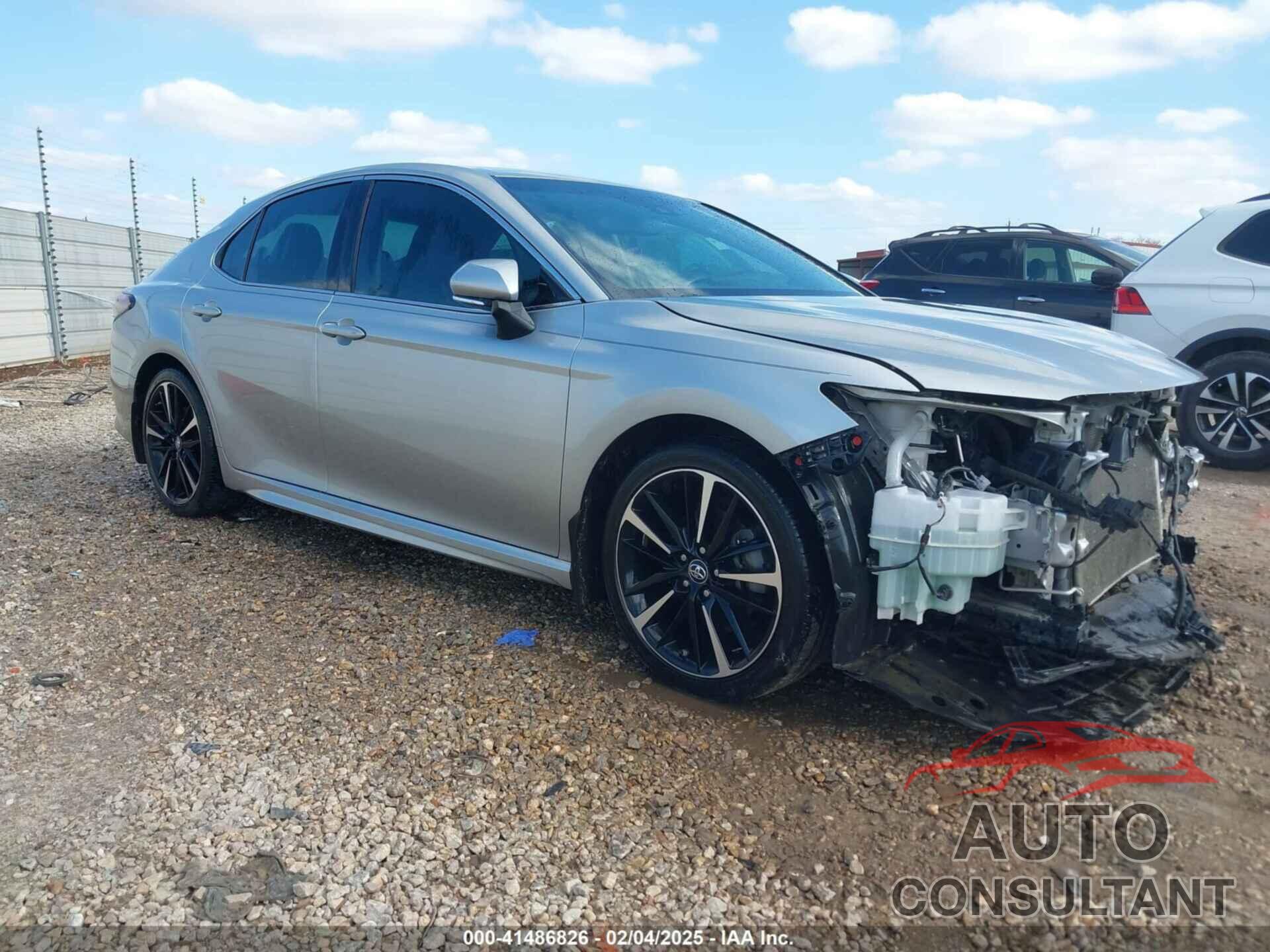 TOYOTA CAMRY 2018 - 4T1B61HK3JU130914
