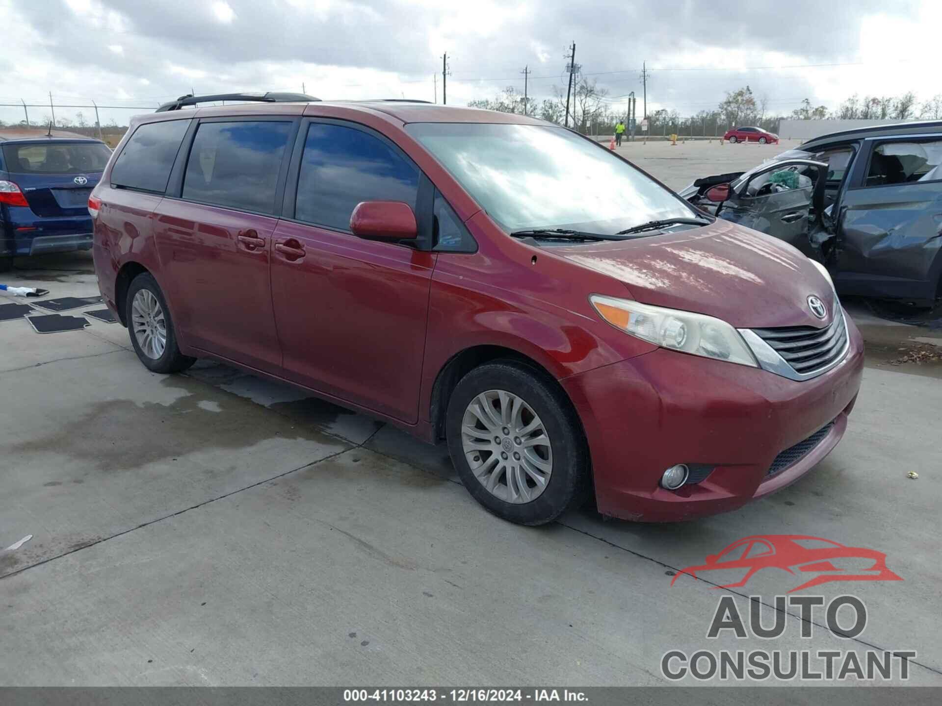 TOYOTA SIENNA 2013 - 5TDYK3DC8DS357108