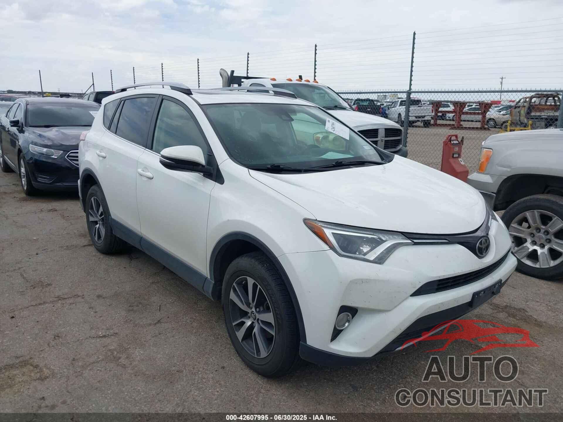 TOYOTA RAV4 2017 - JTMWFREV9HJ115977