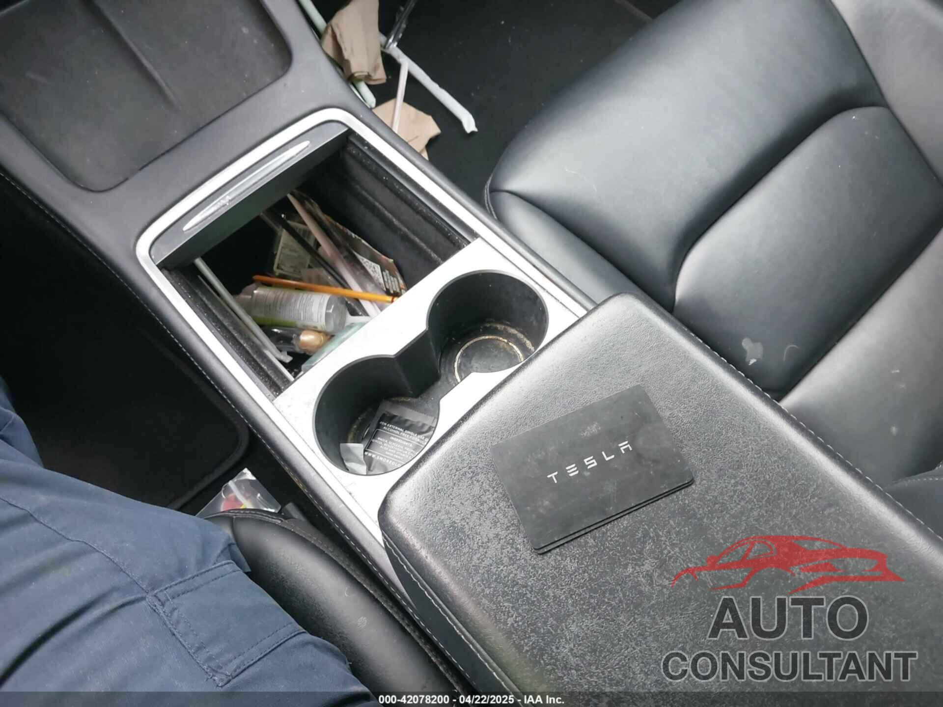 TESLA MODEL 3 2022 - 5YJ3E1EB8NF195708