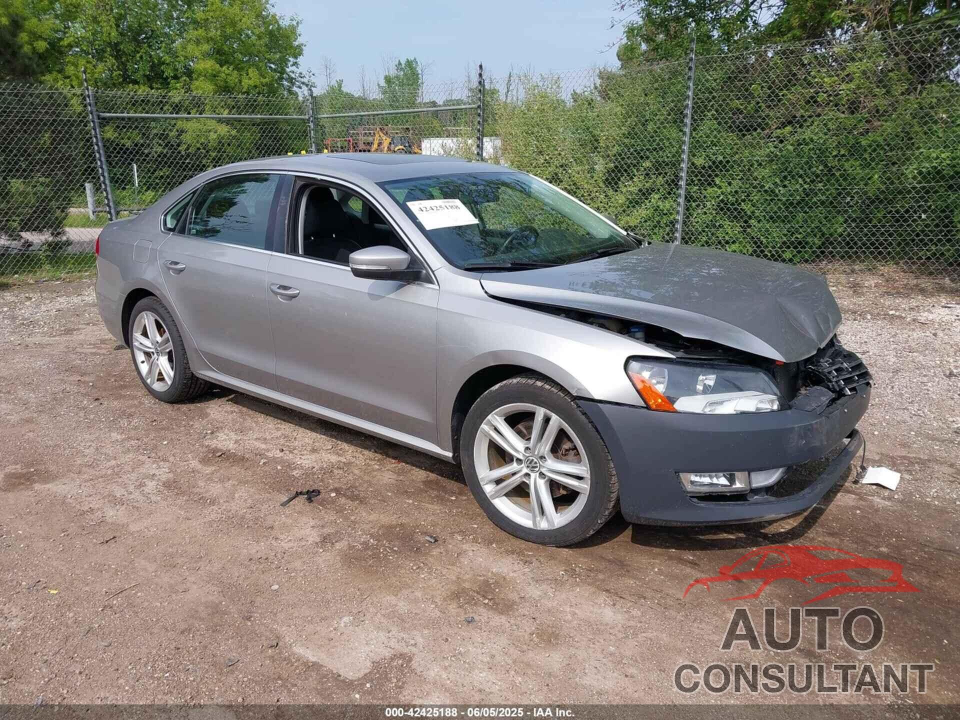 VOLKSWAGEN PASSAT 2012 - 1VWBM7A36CC108069