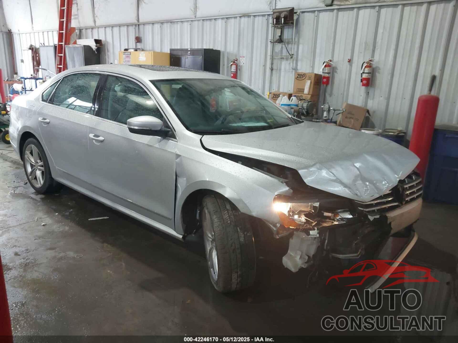 VOLKSWAGEN PASSAT 2015 - 1VWCT7A30FC117765