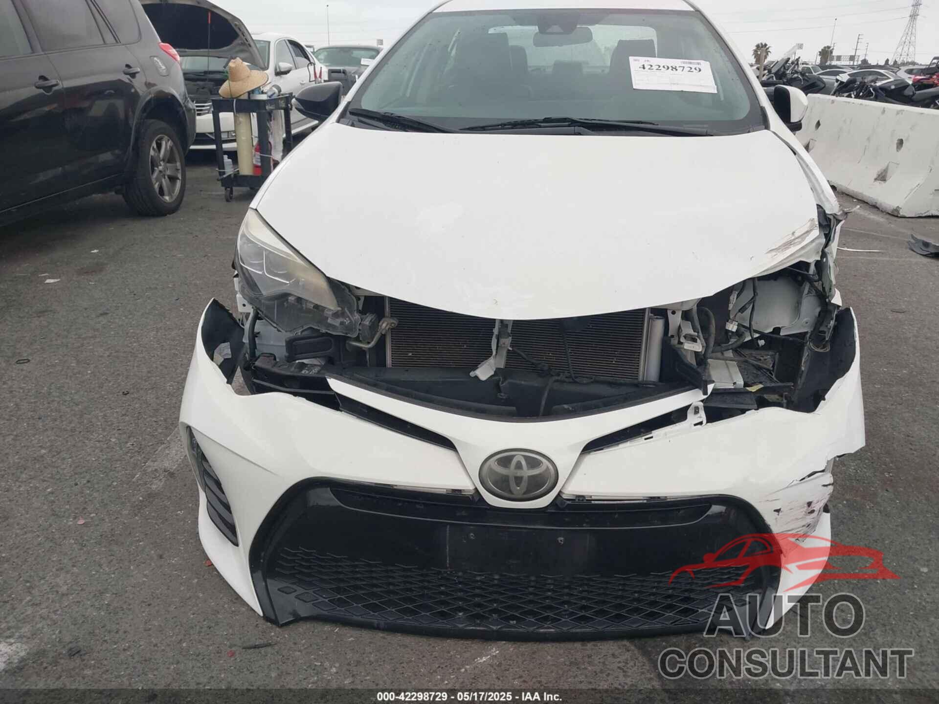 TOYOTA COROLLA 2018 - 5YFBURHEXJP817498