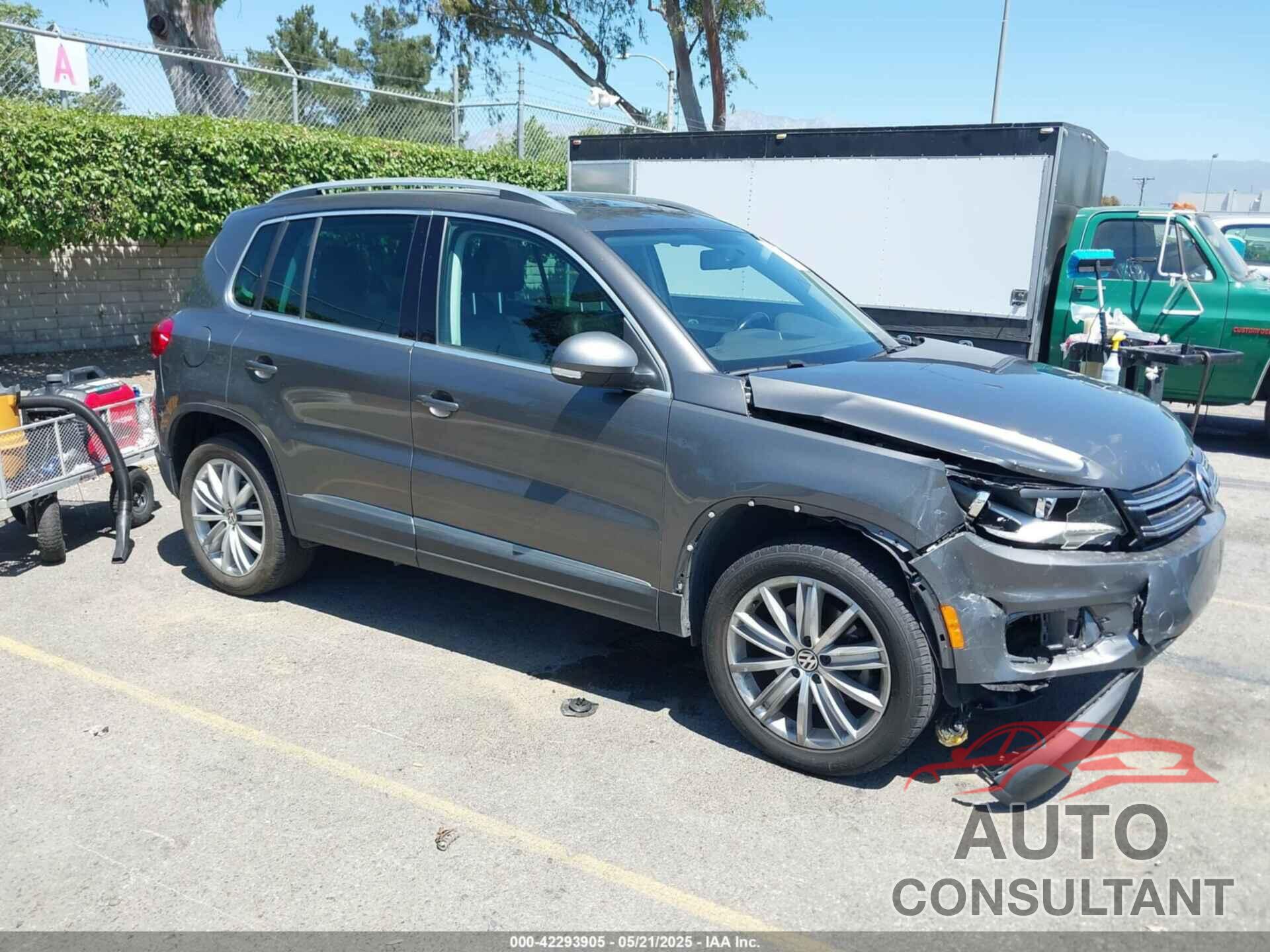 VOLKSWAGEN TIGUAN 2015 - WVGAV7AX4FW561281