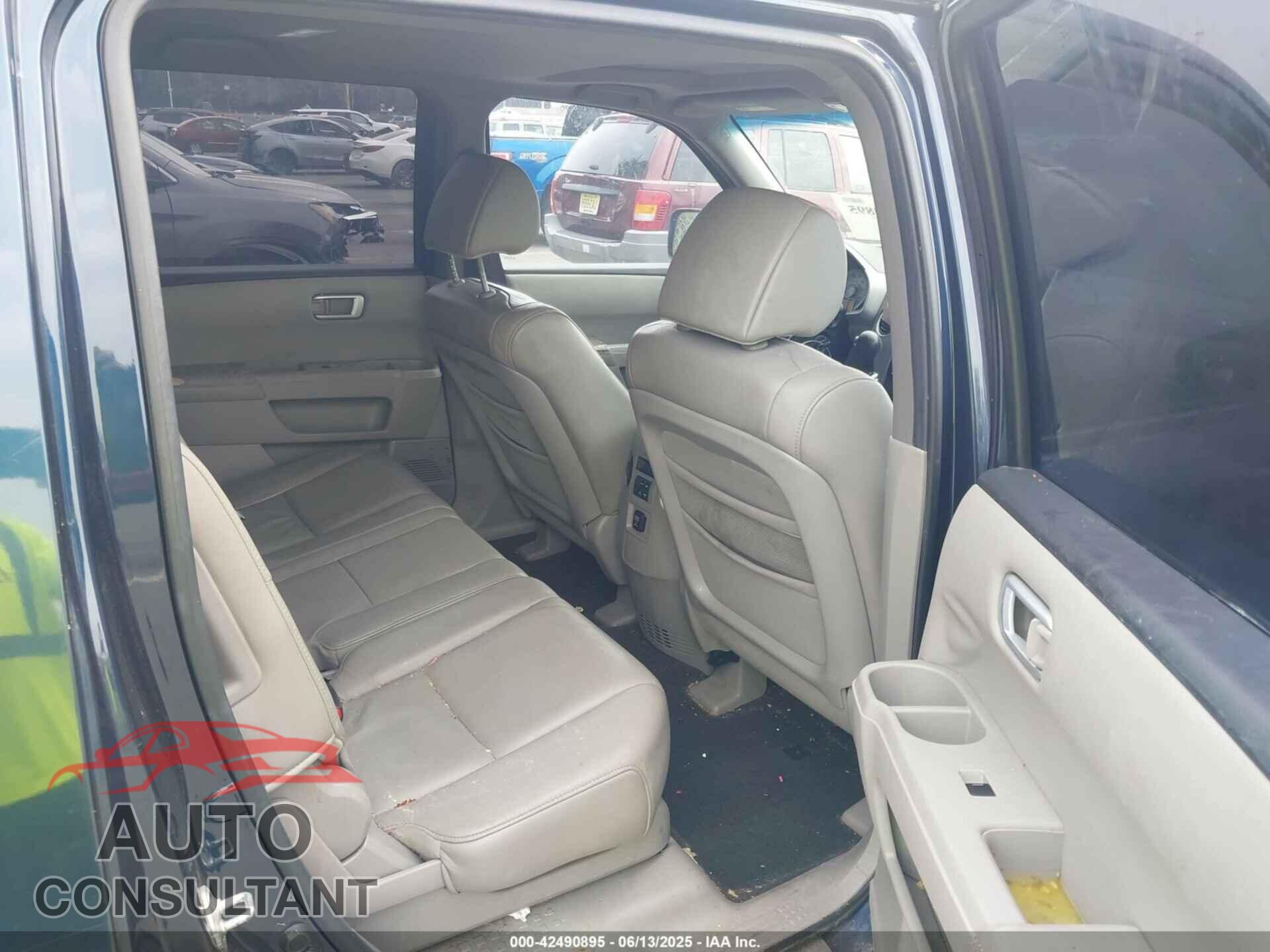 HONDA PILOT 2011 - 5FNYF4H52BB011045