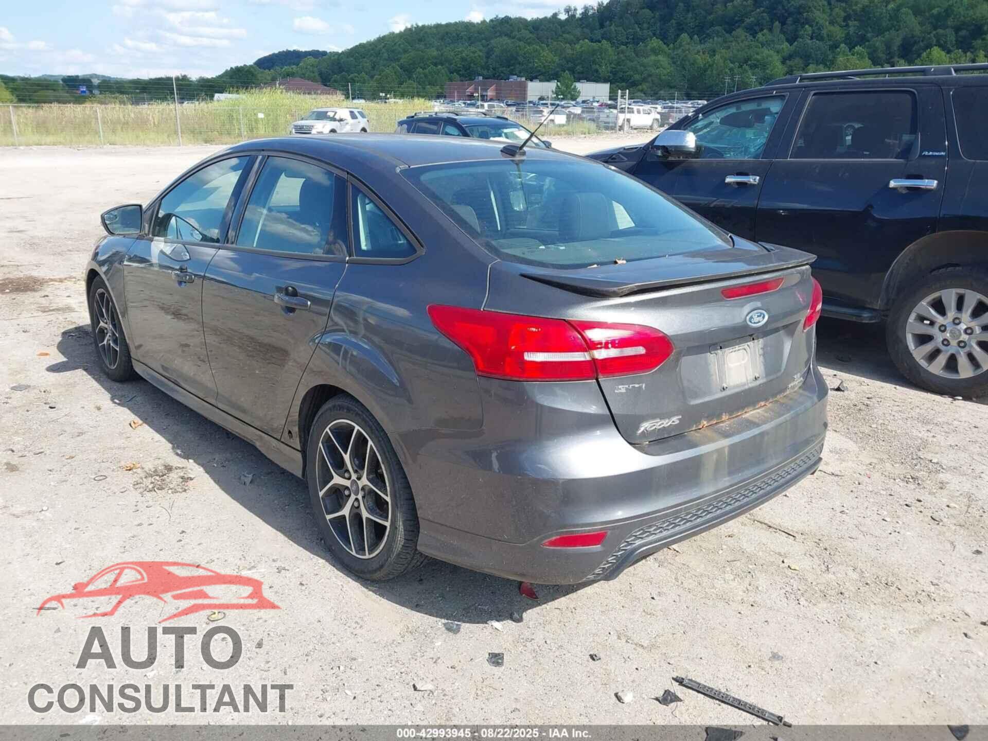 FORD FOCUS 2015 - 1FADP3F23FL260574