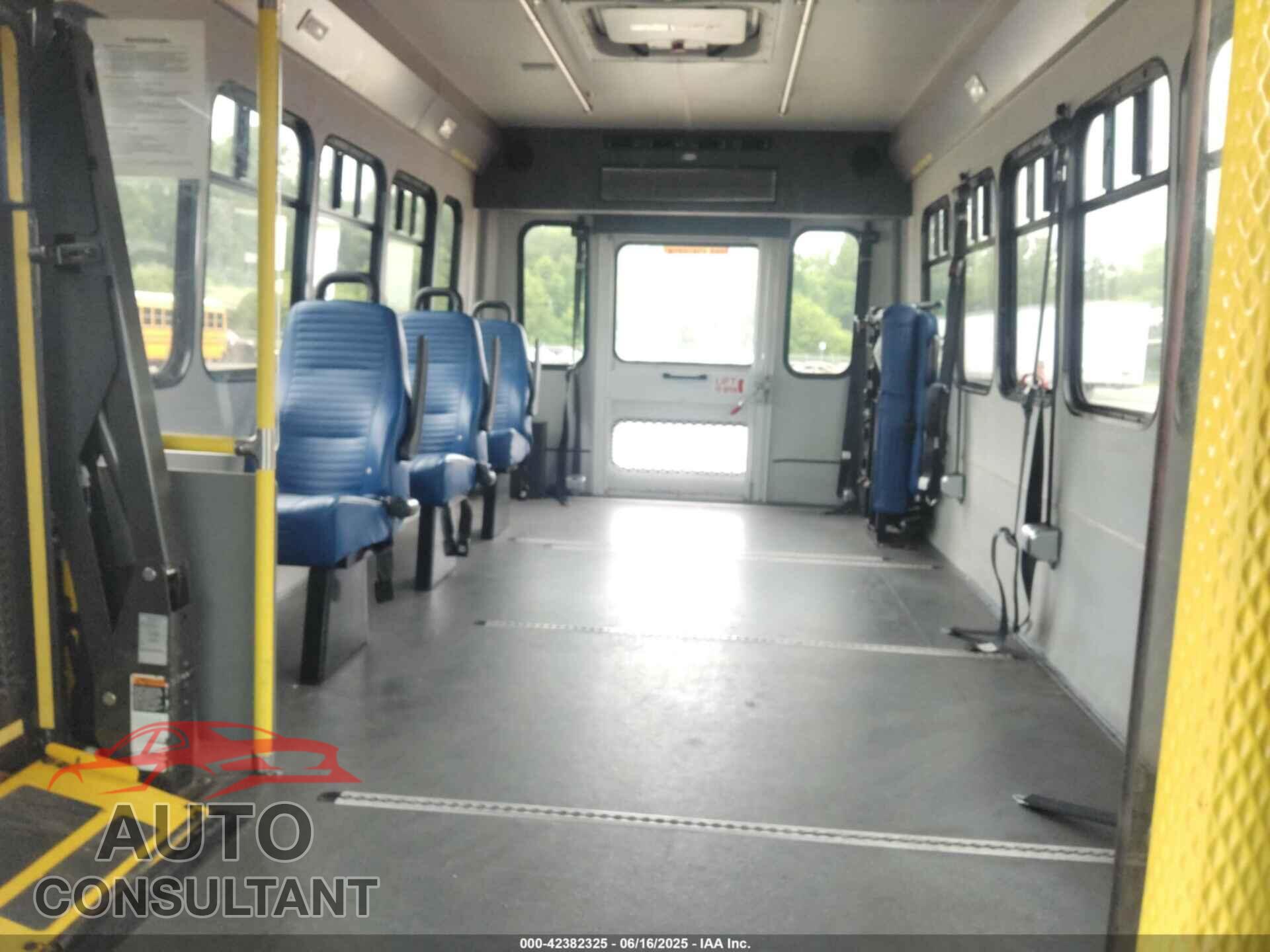 FORD E-450 CUTAWAY 2015 - 1FDFE4FS2FDA06908