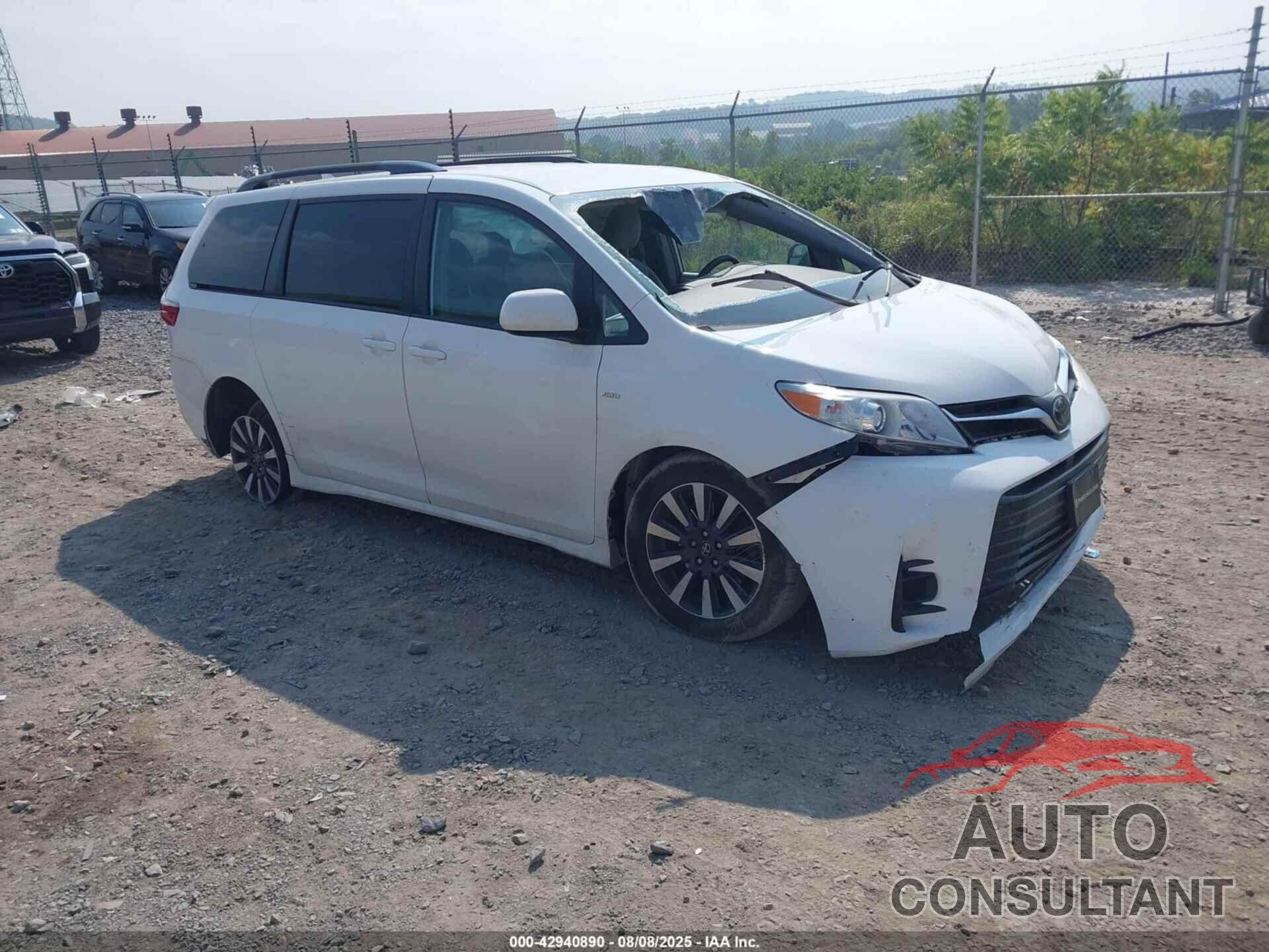 TOYOTA SIENNA 2019 - 5TDJZ3DC4KS215106