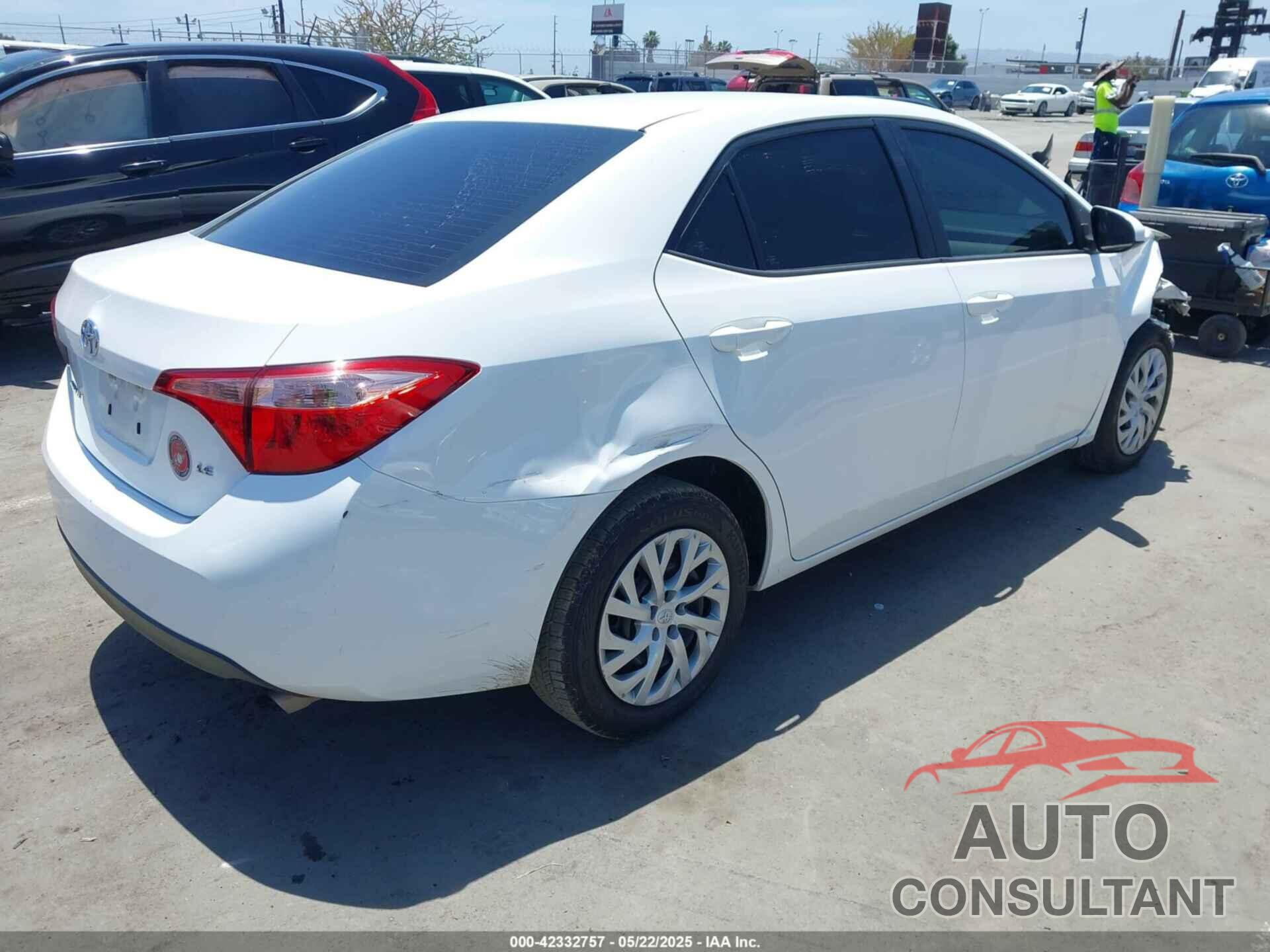 TOYOTA COROLLA 2018 - 5YFBURHE9JP835586