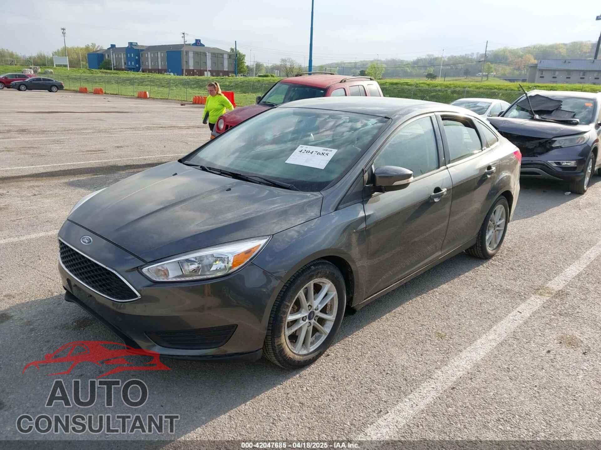 FORD FOCUS 2017 - 1FADP3F21HL228709