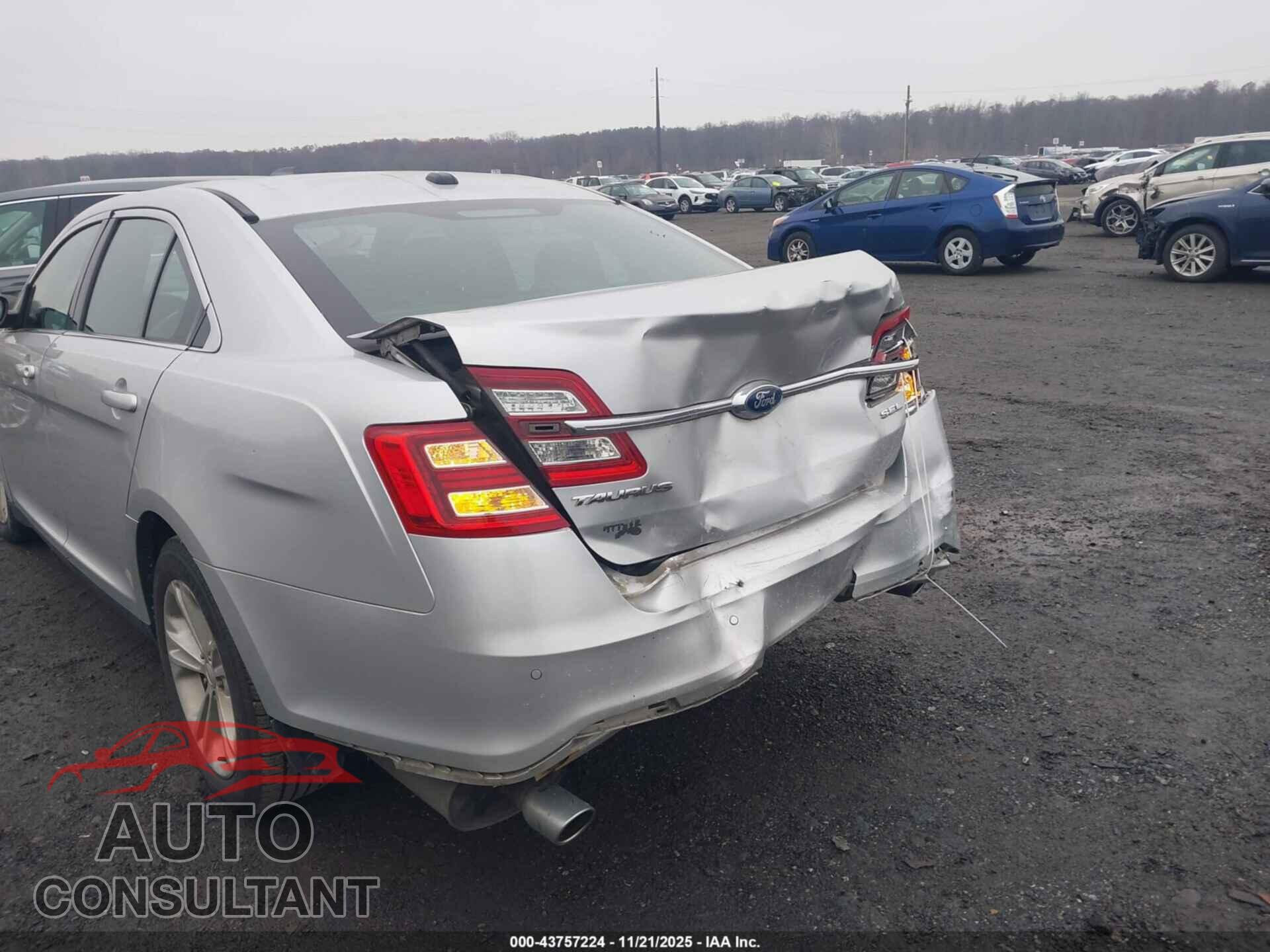 FORD TAURUS 2015 - 1FAHP2E82FG161089