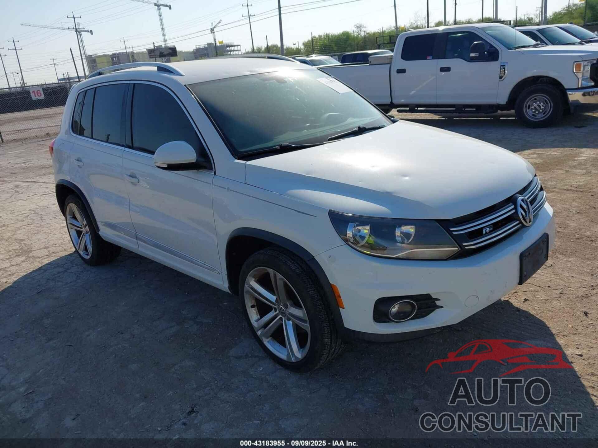 VOLKSWAGEN TIGUAN 2016 - WVGBV7AX8GW028050