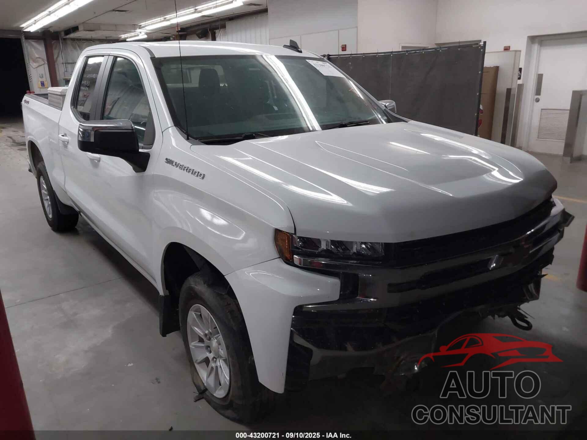 CHEVROLET SILVERADO 1500 2021 - 1GCRYDED2MZ371567