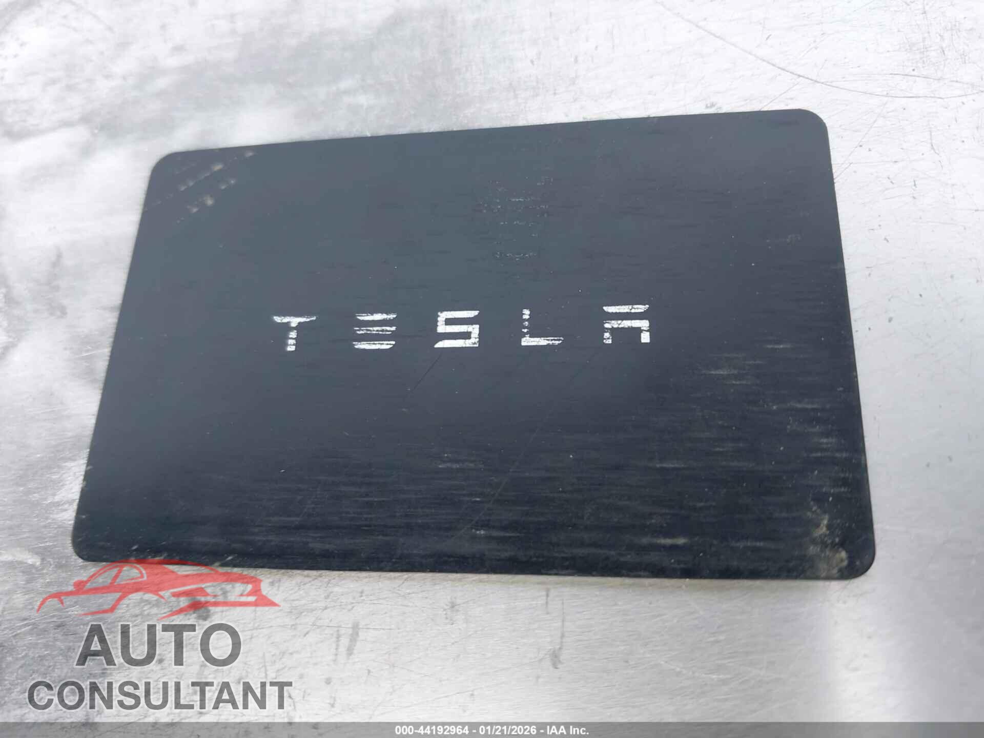 TESLA MODEL 3 2018 - 5YJ3E1EA8JF040075