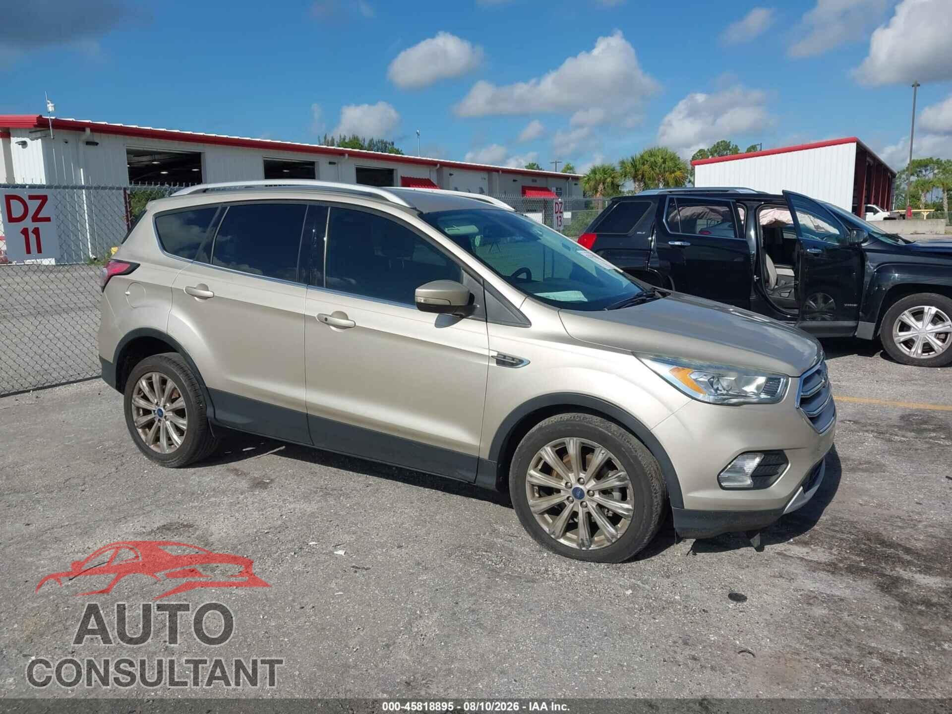 FORD ESCAPE 2017 - 1FMCU0JD5HUF02747