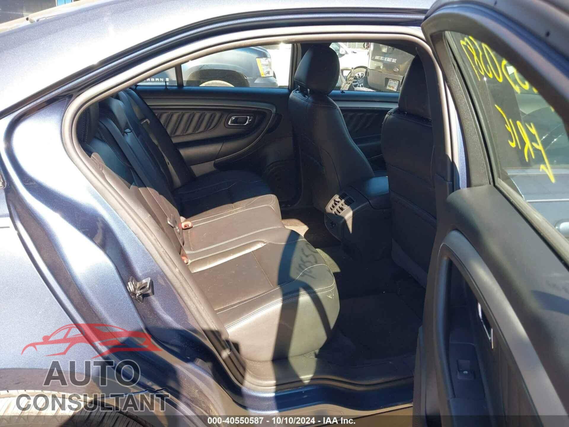FORD TAURUS 2018 - 1FAHP2E80JG101031