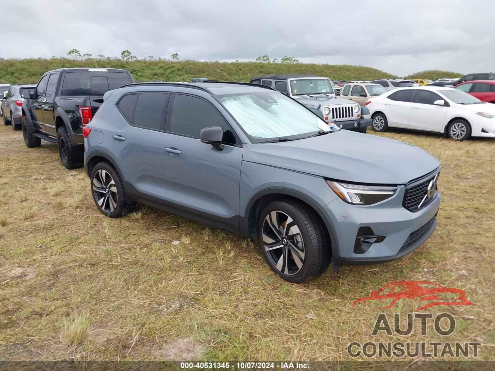 VOLVO XC40 2023 - YV4L12UW6P2969723