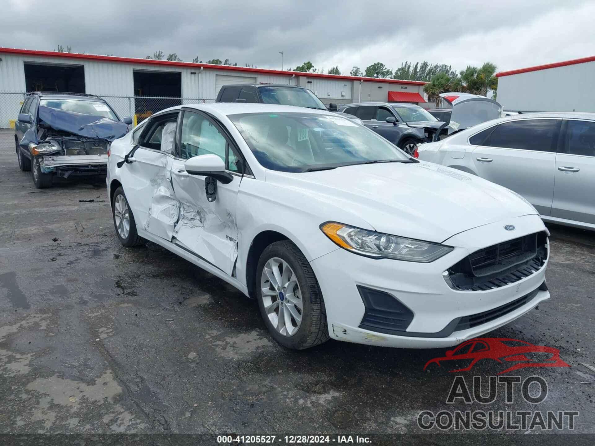 FORD FUSION HYBRID 2019 - 3FA6P0LU8KR167610