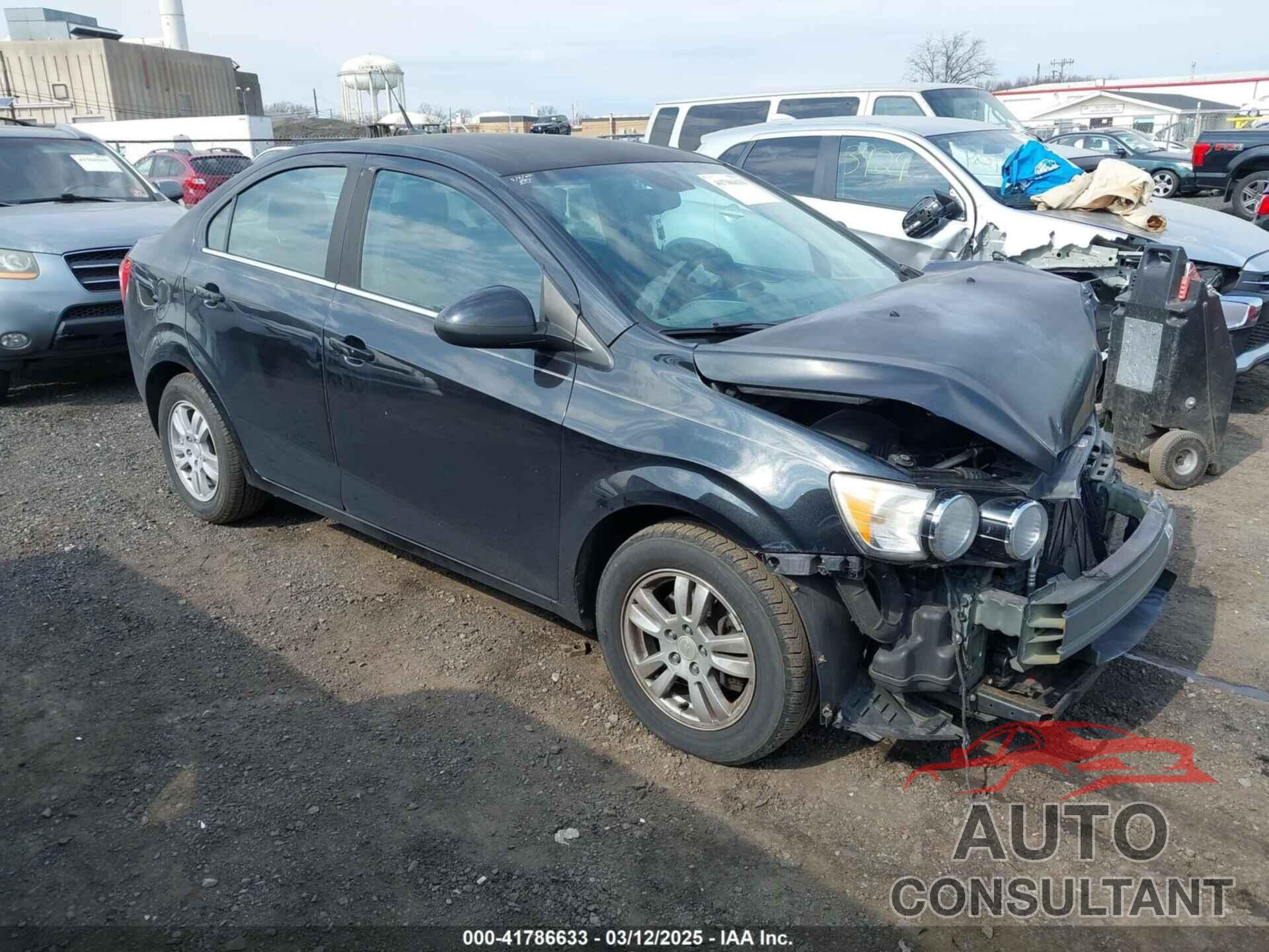 CHEVROLET SONIC 2013 - 1G1JC5SG8D4167443