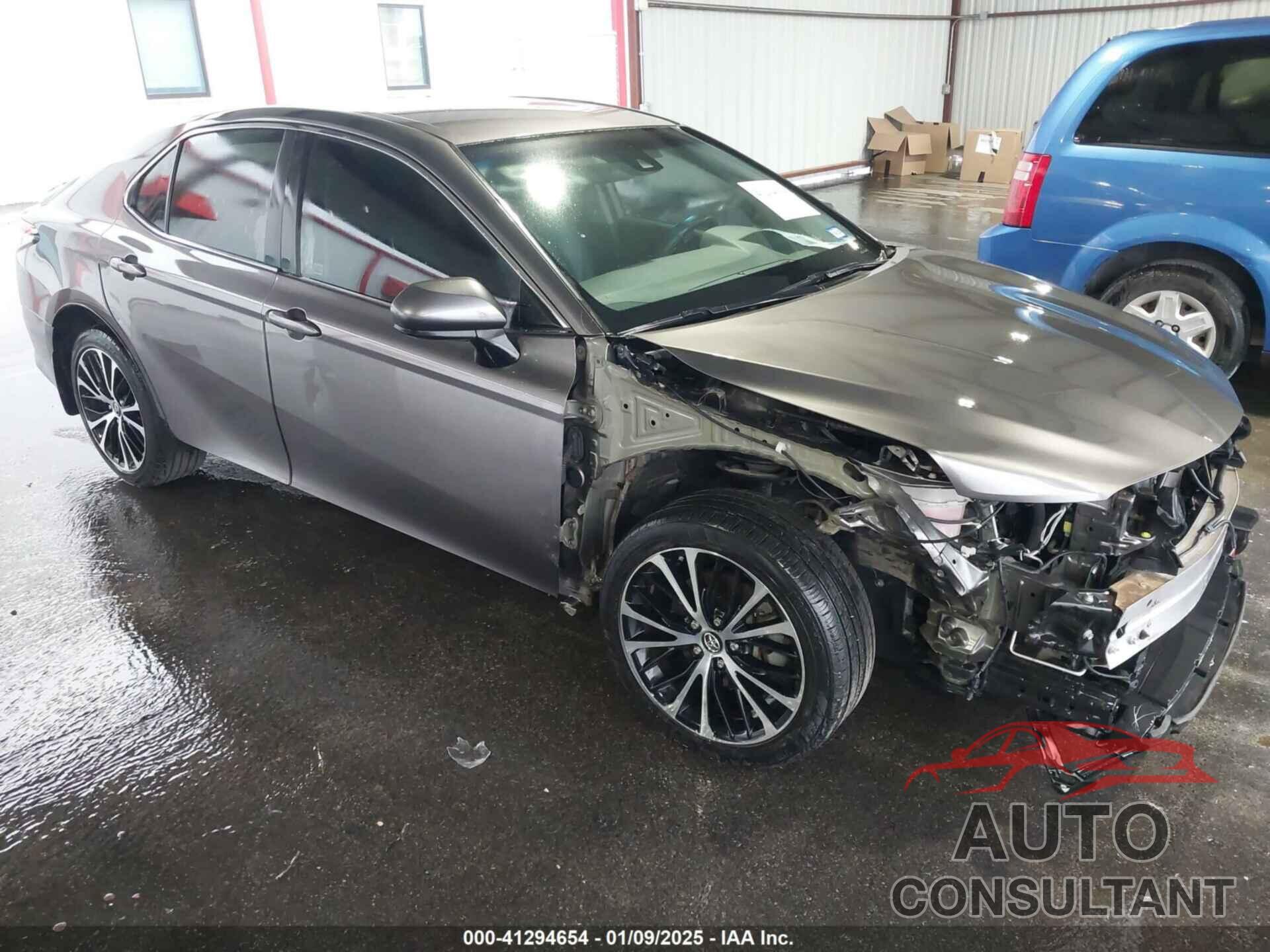 TOYOTA CAMRY 2018 - 4T1B11HK5JU618048