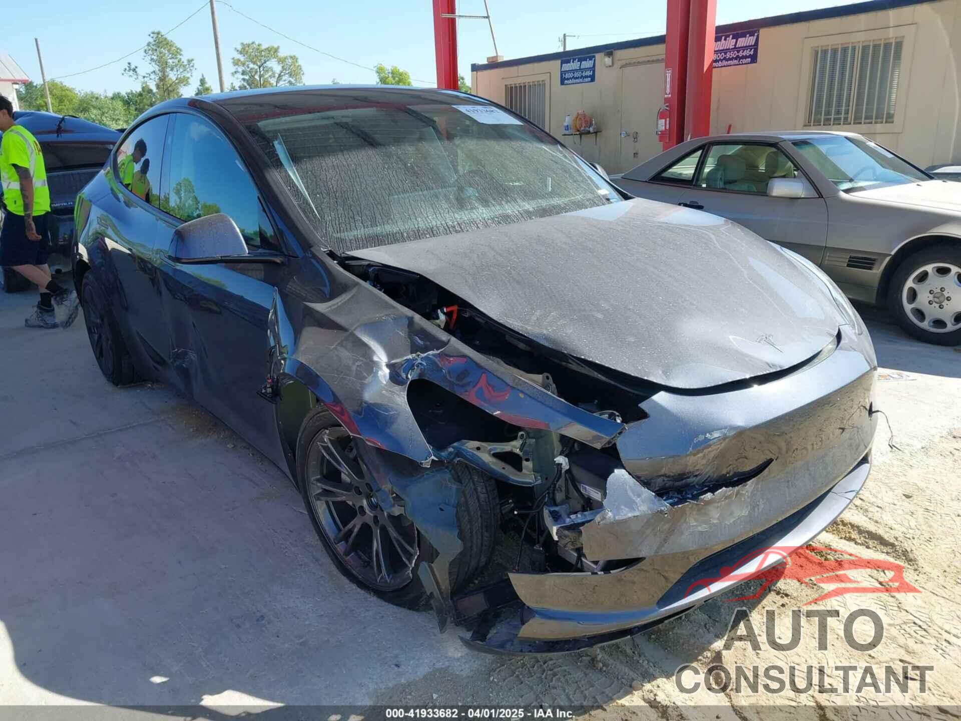 TESLA MODEL Y 2025 - 7SAYGDEE3SA367750
