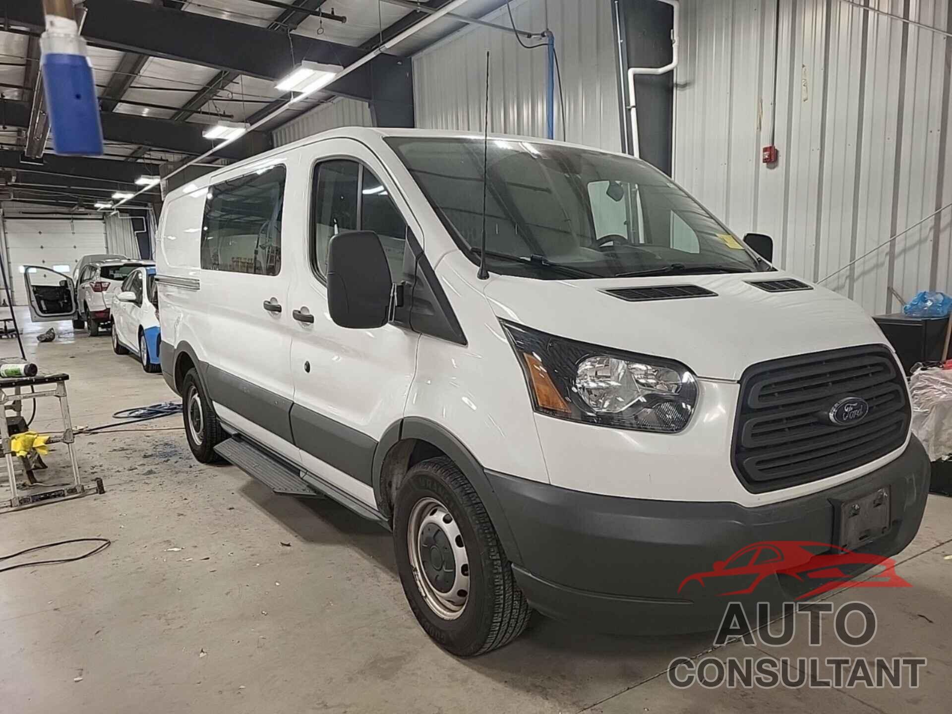 FORD TRANSIT-150 2018 - 1FTYE1YM4JKB52094
