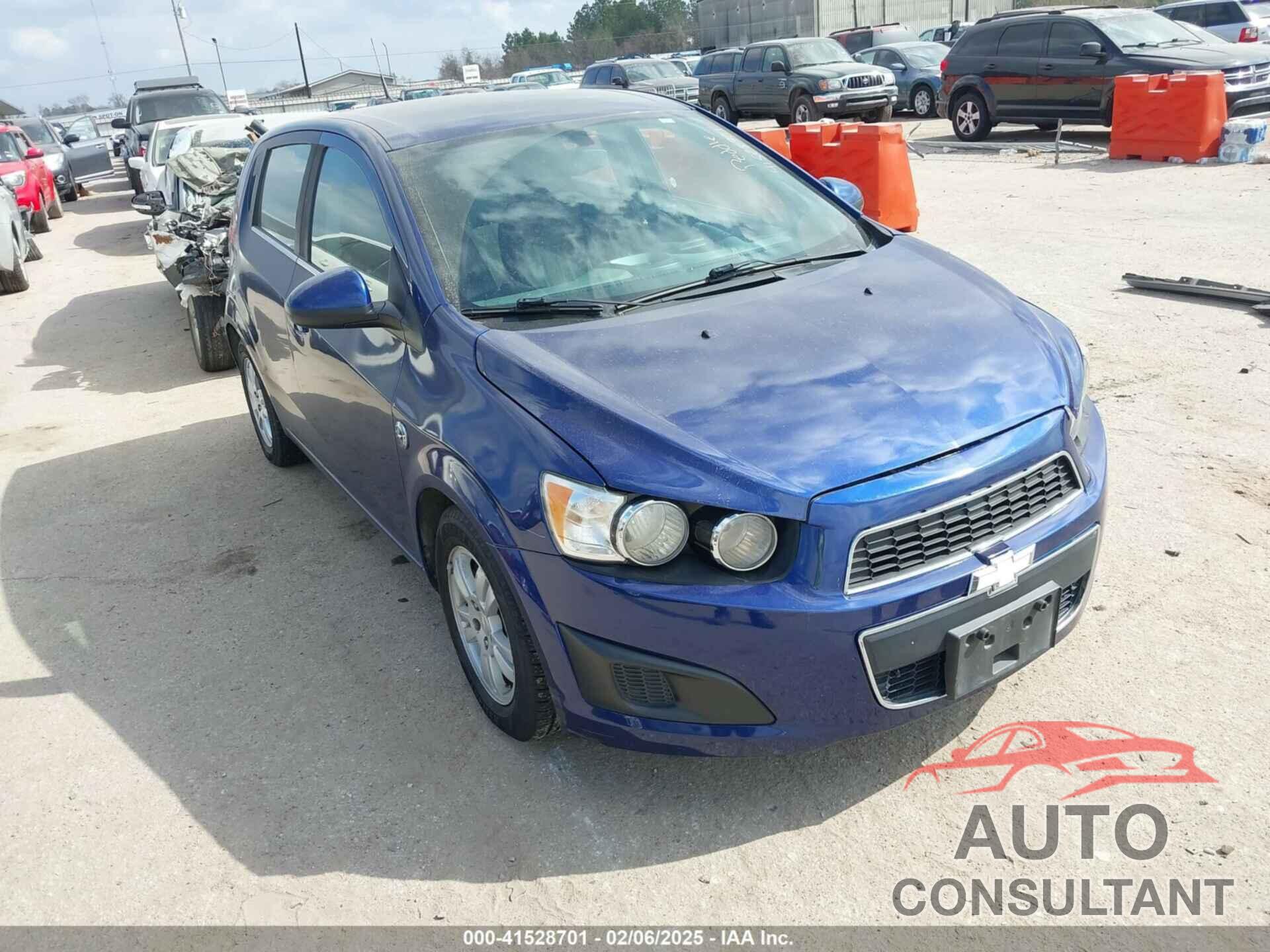 CHEVROLET SONIC 2014 - 1G1JC6SG5E4185373