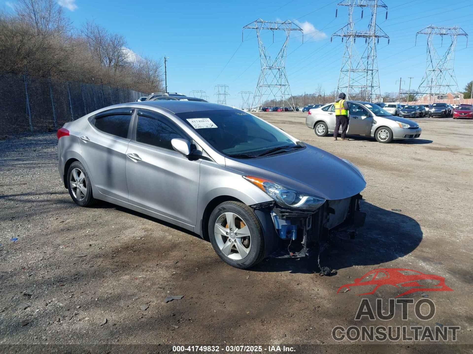 HYUNDAI ELANTRA 2013 - KMHDH4AE8DU761235
