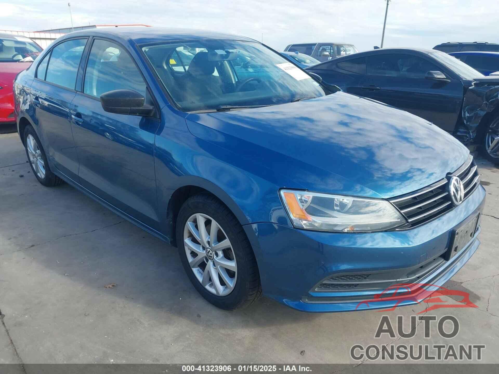 VOLKSWAGEN JETTA 2015 - 3VWD17AJ8FM331832