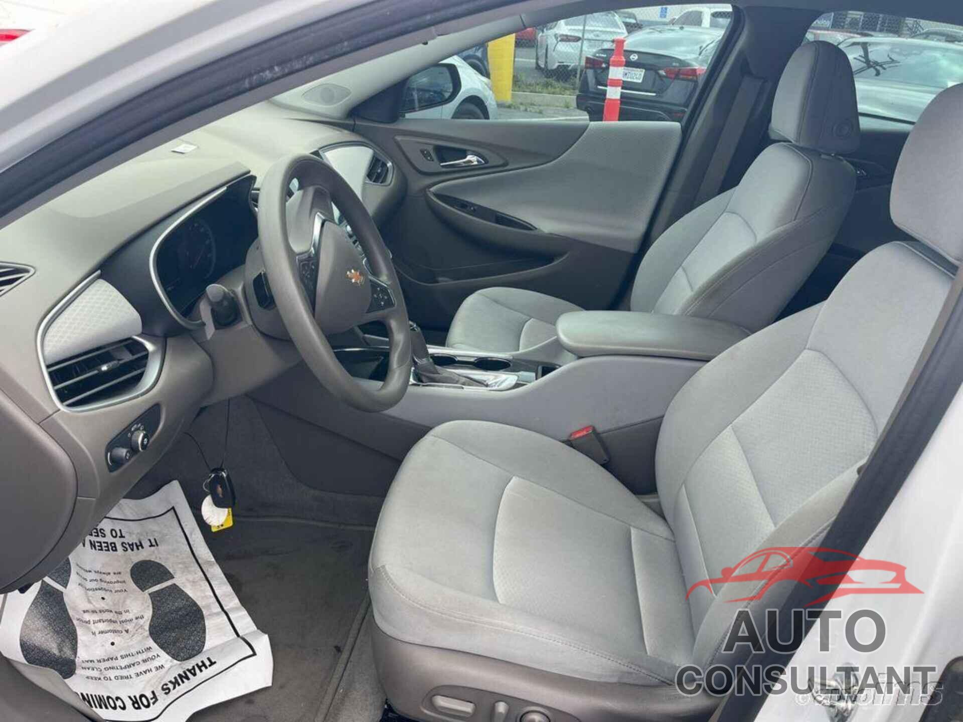 CHEVROLET MALIBU 2020 - 1G1ZC5ST1LF141995