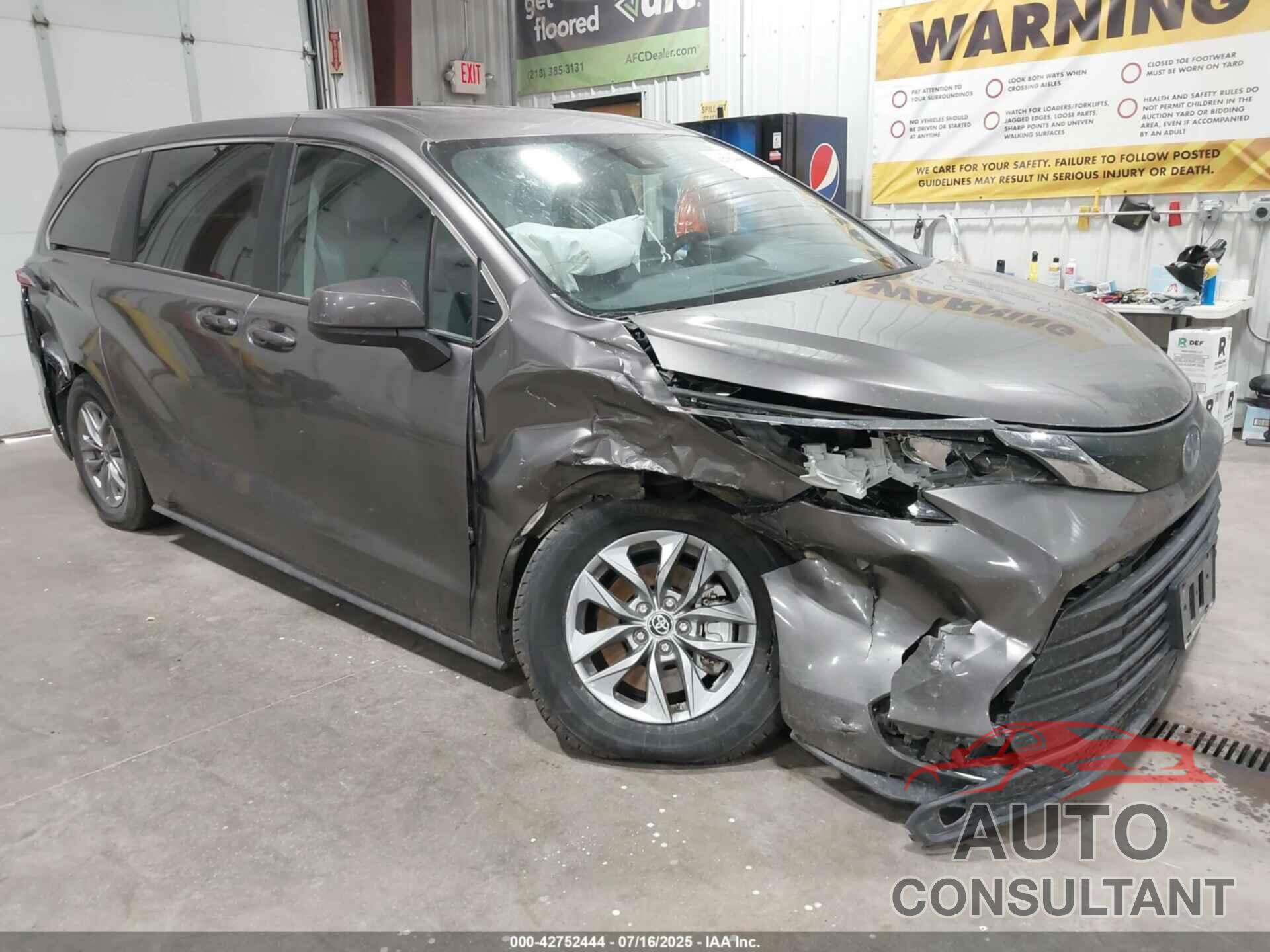 TOYOTA SIENNA 2022 - 5TDKRKEC7NS120086
