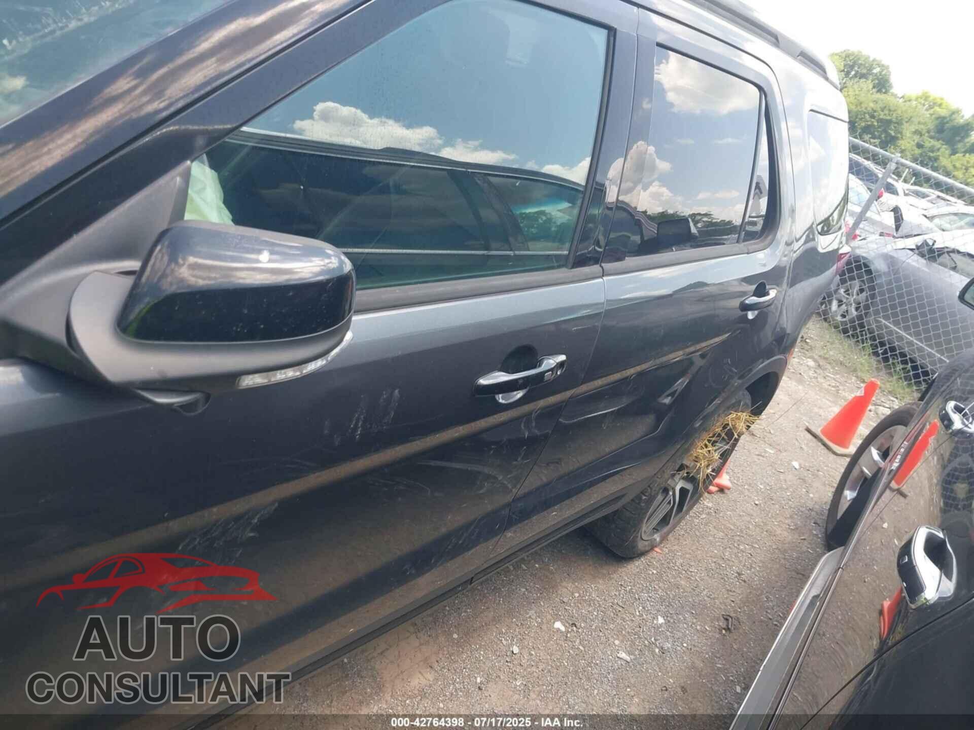 FORD EXPLORER 2018 - 1FM5K8GT9JGB25095