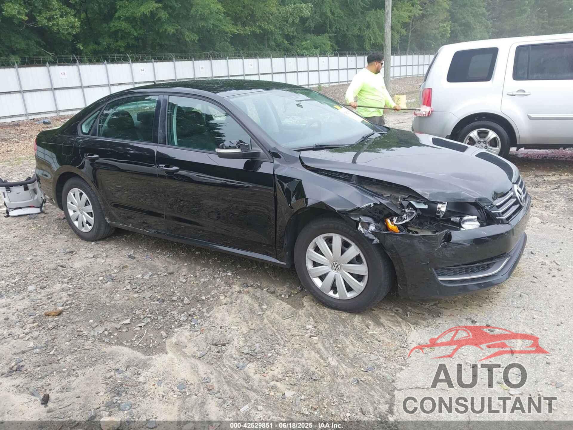 VOLKSWAGEN PASSAT 2013 - 1VWAH7A38DC147571