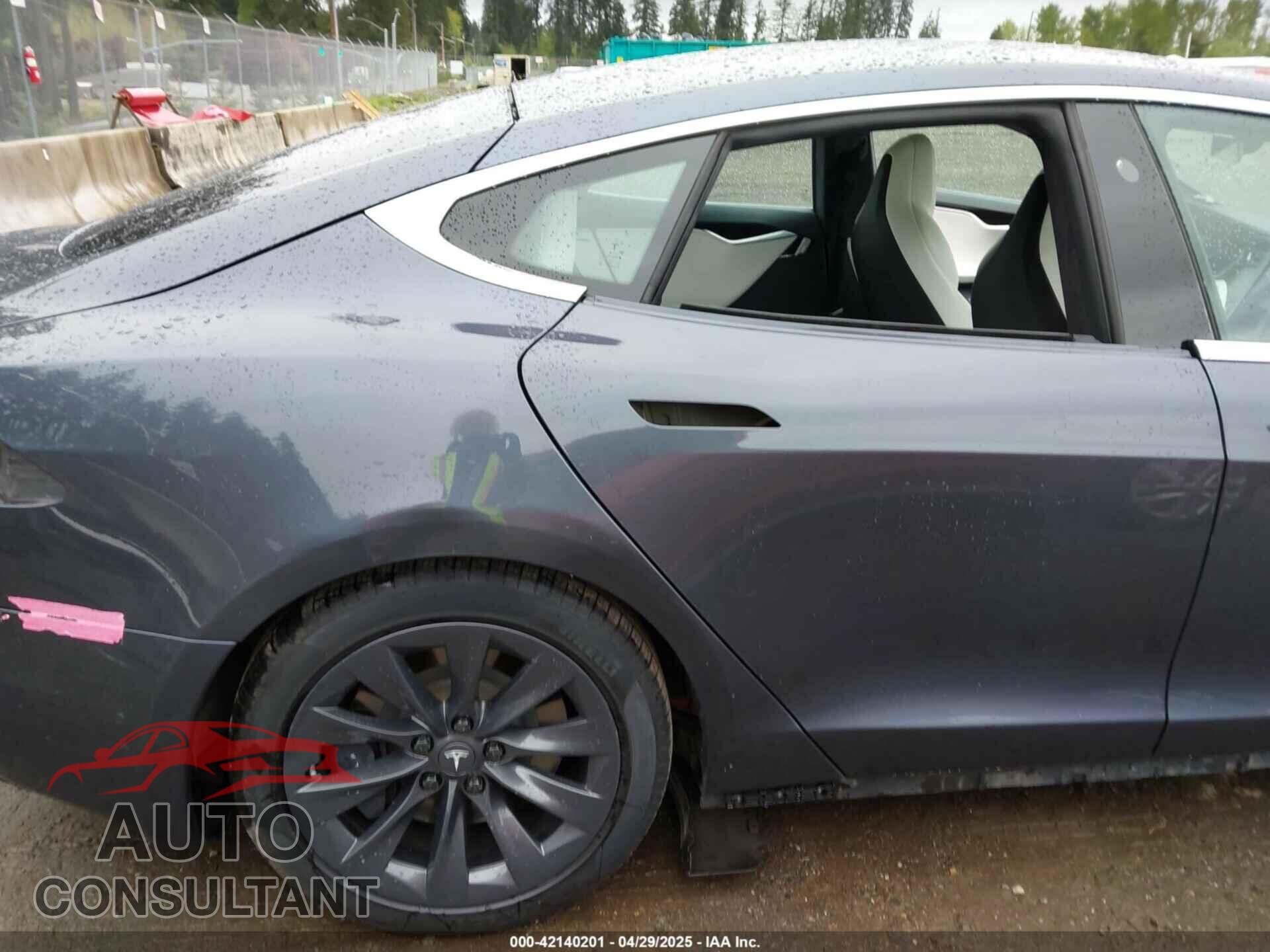 TESLA MODEL S 2017 - 5YJSA1E26HF224568