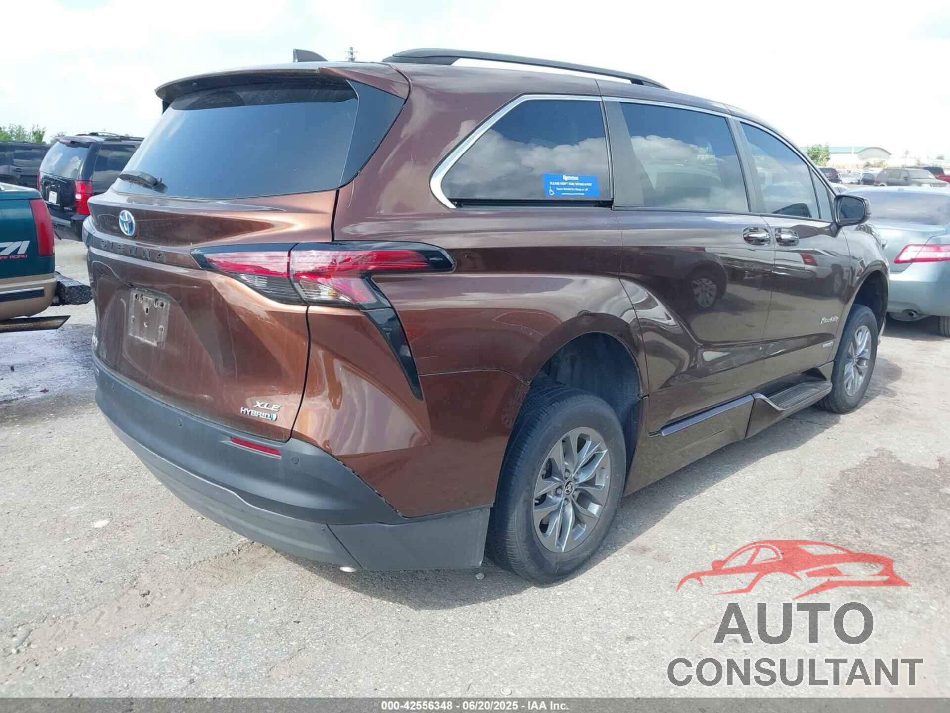 TOYOTA SIENNA 2021 - 5TDJRKEC6MS065866