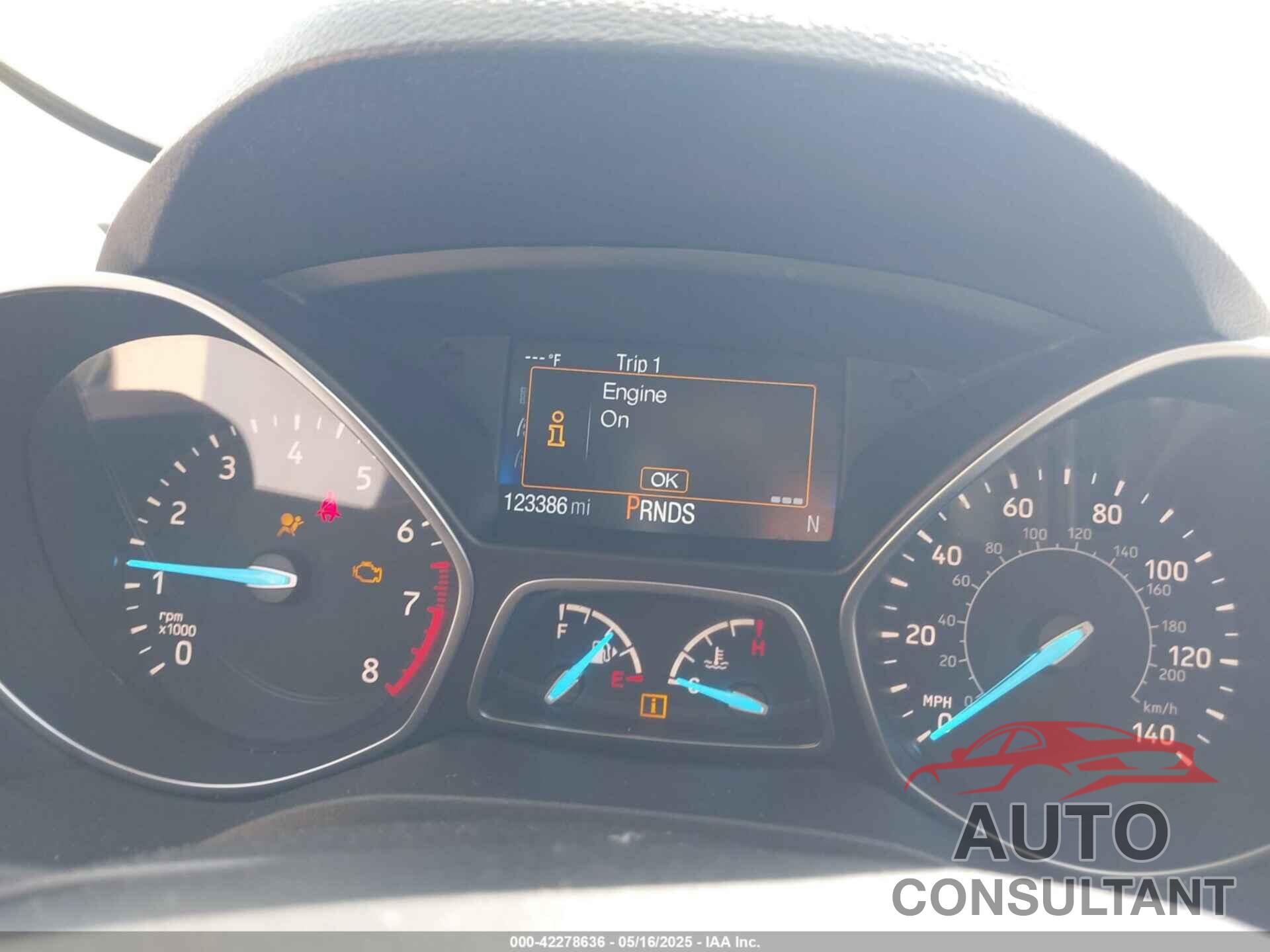 FORD ESCAPE 2017 - 1FMCU0J93HUA48123